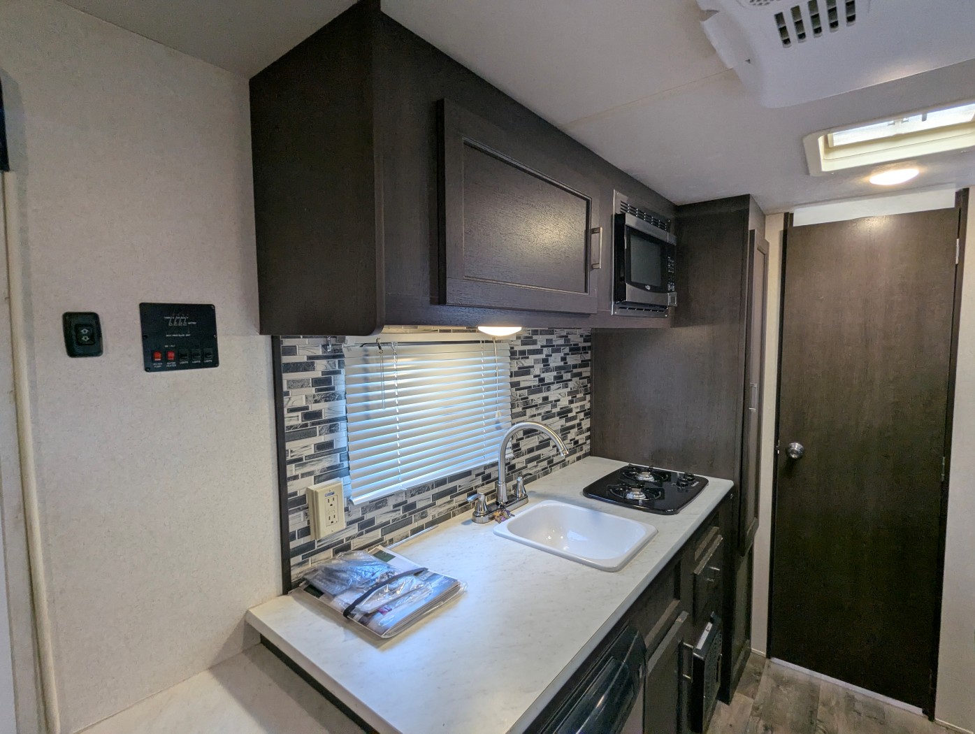 2018 Forest River EVO 177BH - Image 14