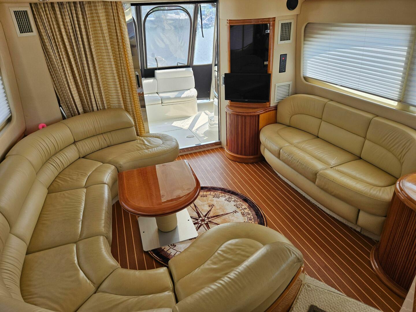 2003 Azimut 46 Motor Yacht - Image 2