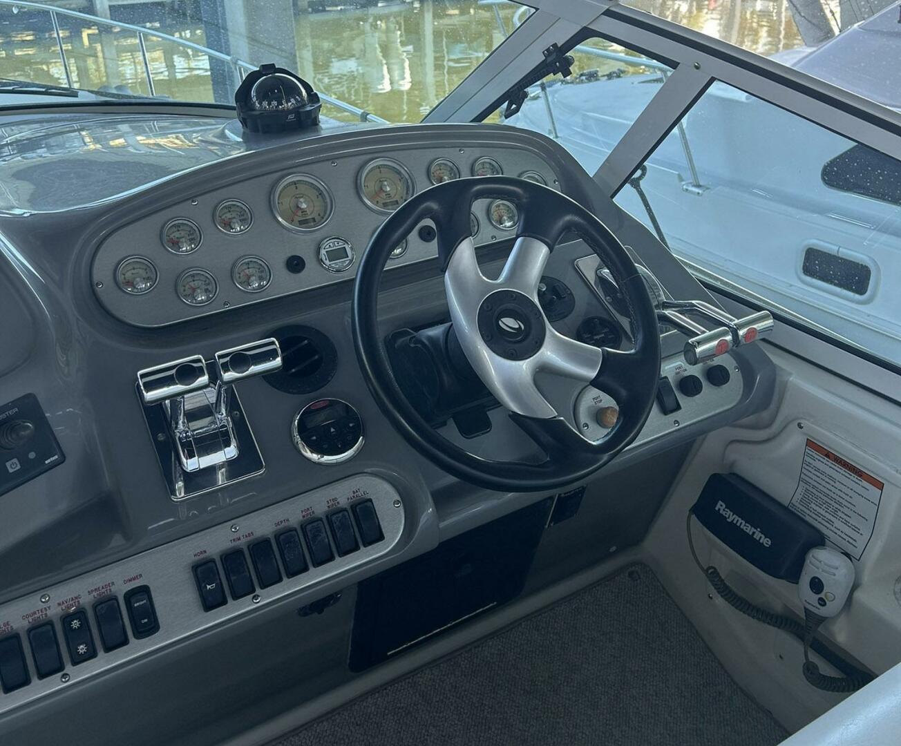 2006 Cruisers Yachts 370 Express - Image 9