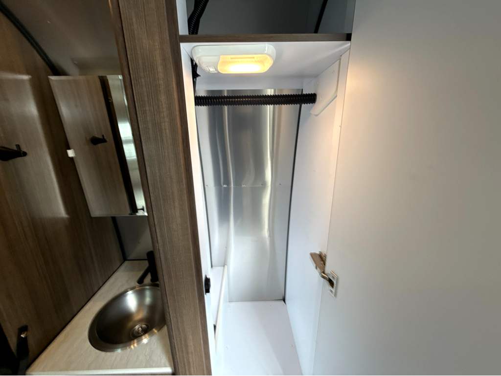 2022 AIRSTREAM CARAVEL 19CB - Image 32