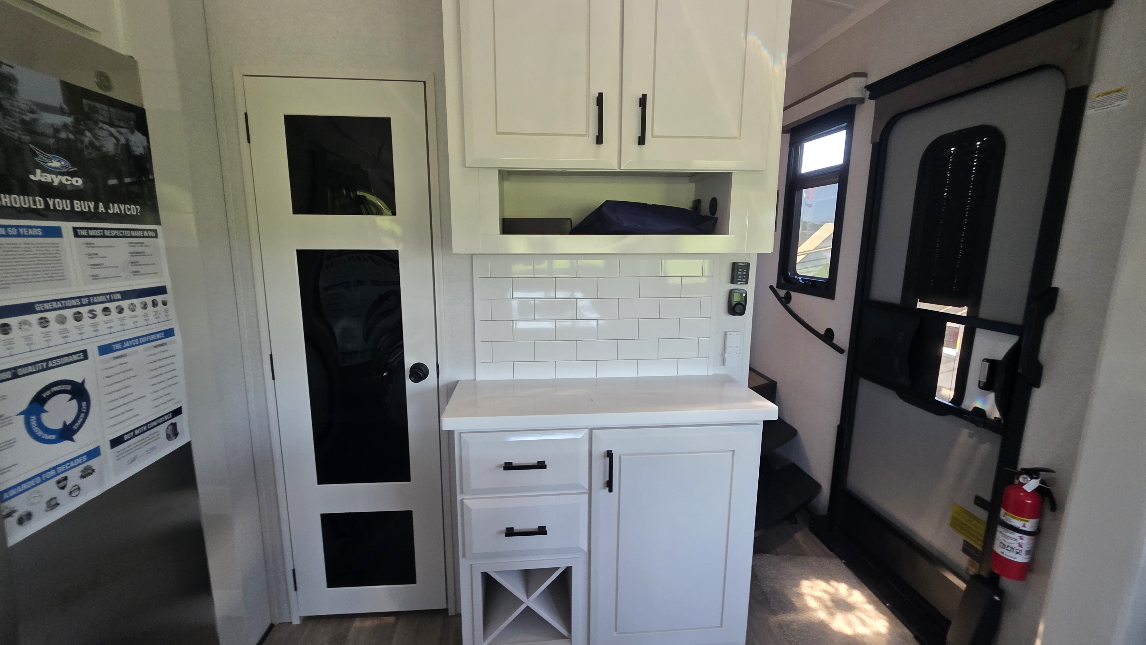 2027 JAYCO PINNACLE 32RLTS - Image 13