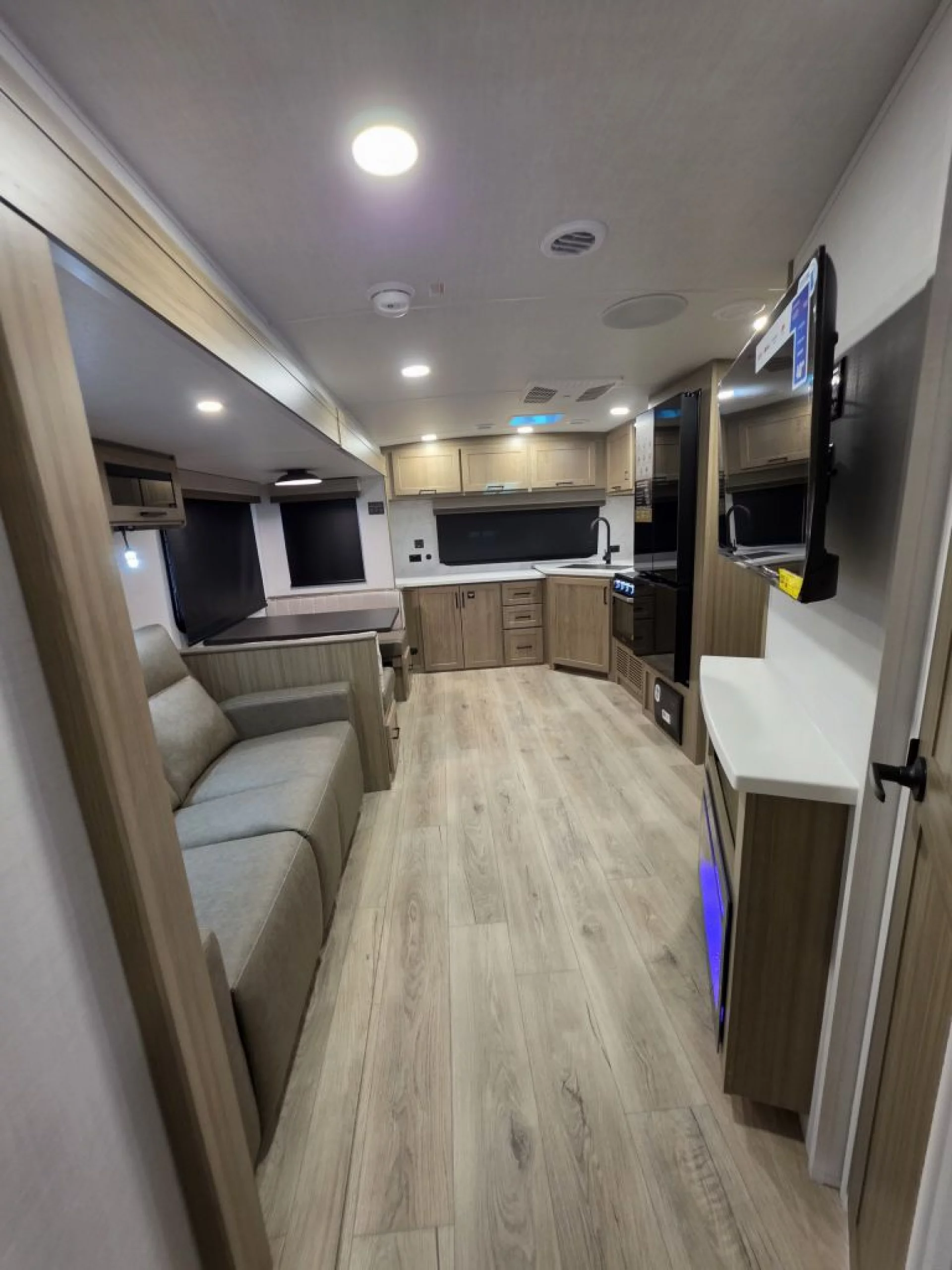 2027 FOREST RIVER ROCKWOOD ULTRA LITE 2608BS - Image 16