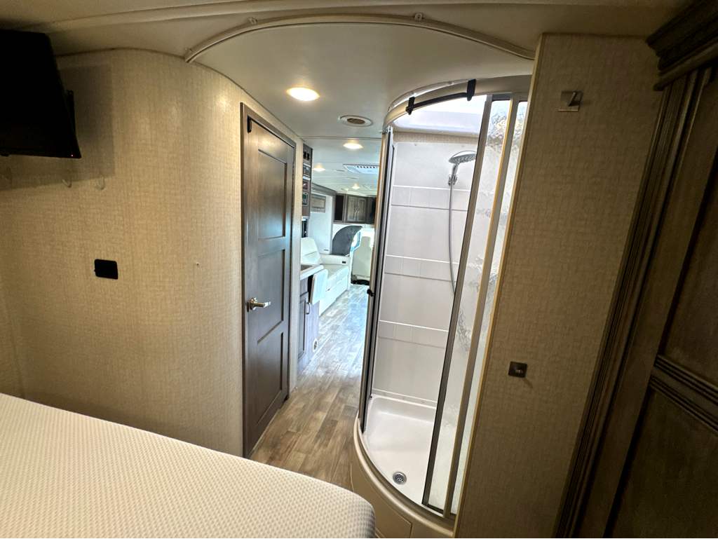 2017 WINNEBAGO ASPECT 30J - Image 18