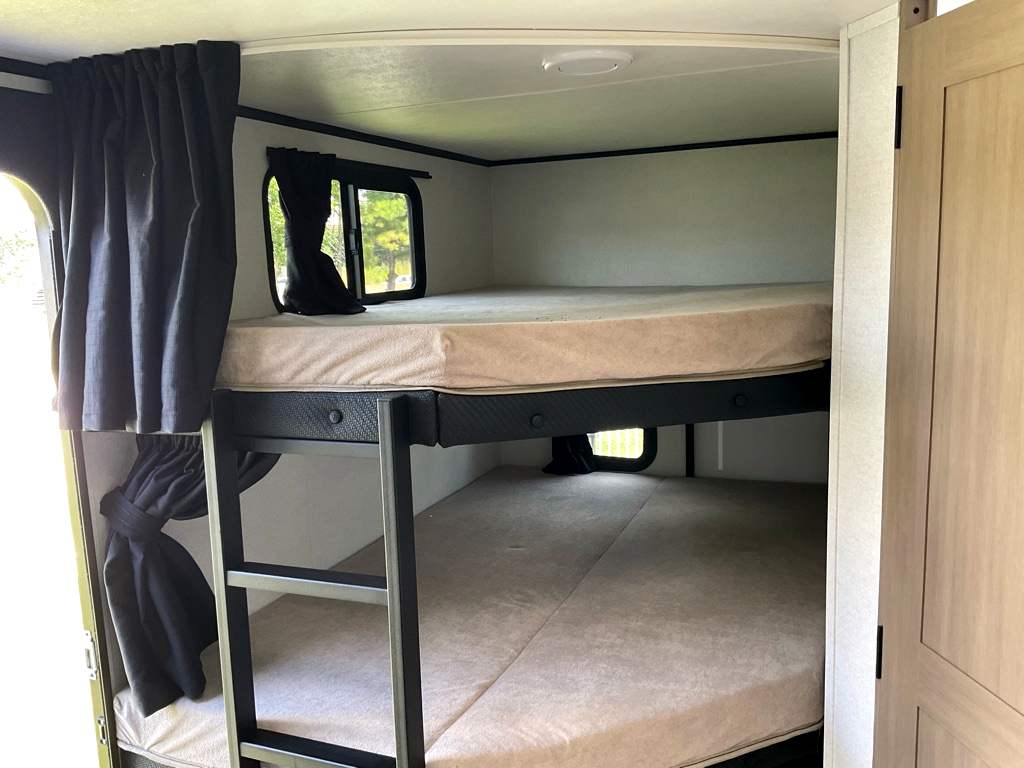 2027 JAYCO Jay Feather 25BH - Image 23