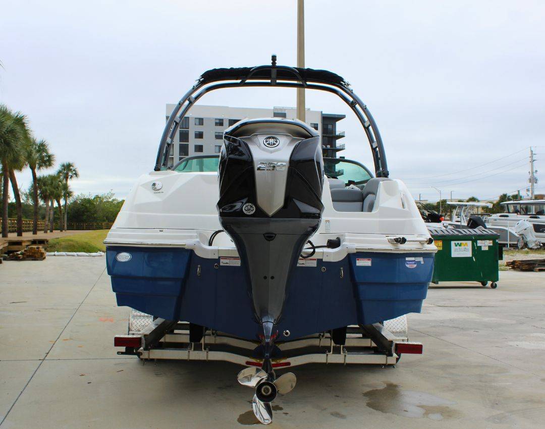 2023 NauticStar 243 DC Deck - Image 3
