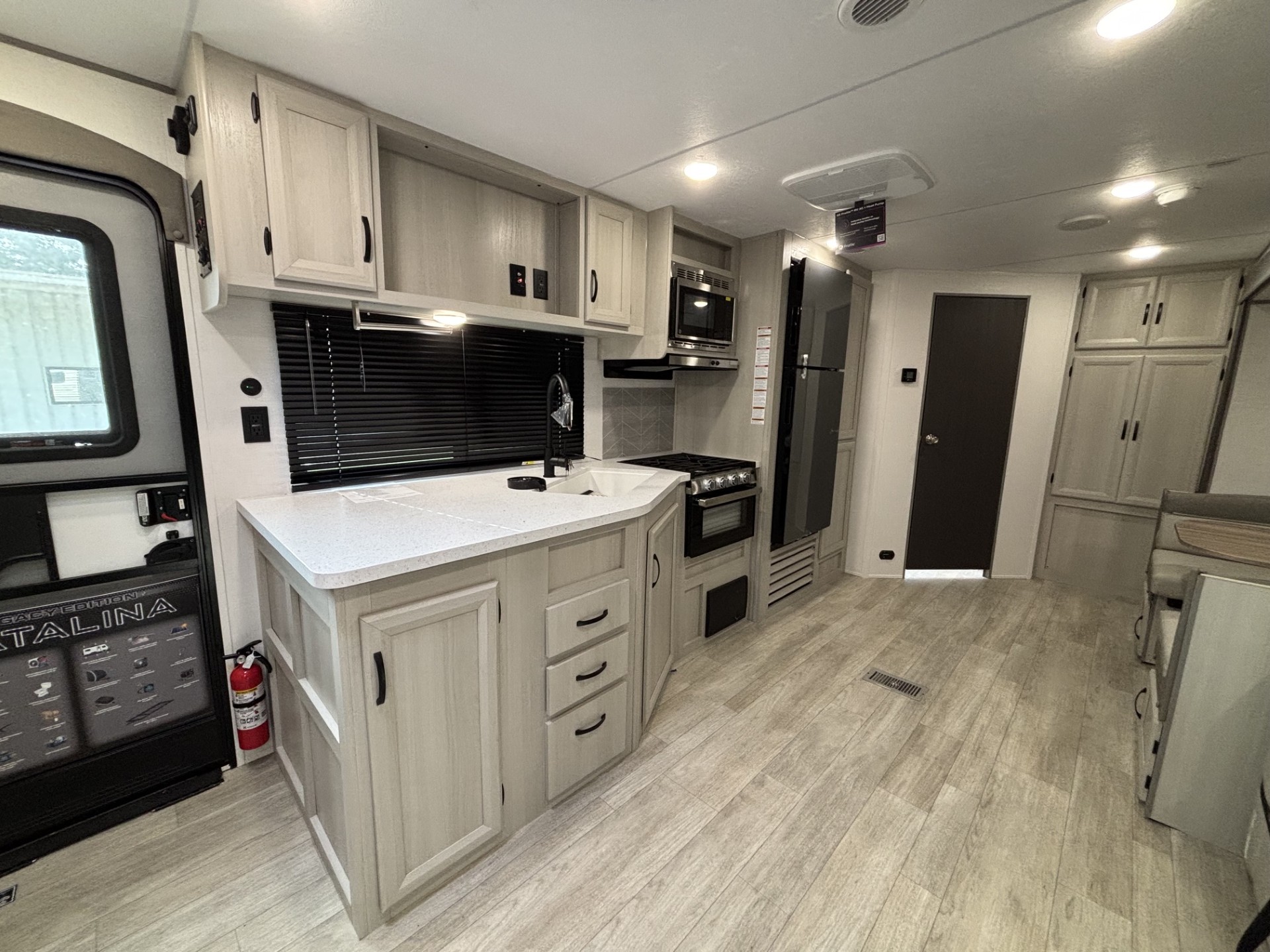 2027 Coachmen Catalina Legacy Edition 243RBS - Image 12