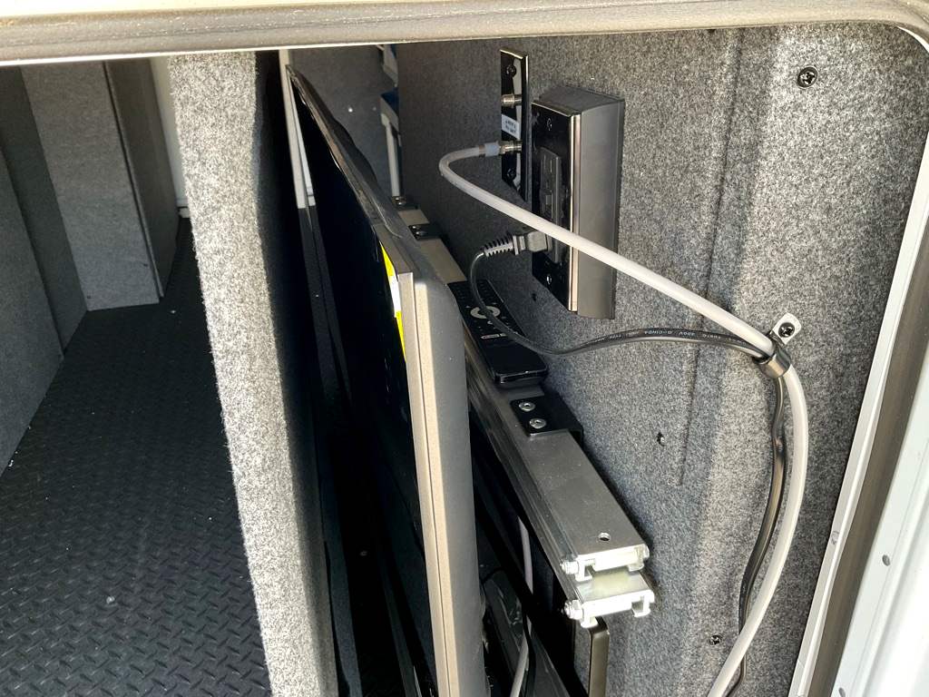 2025 JAYCO PINNACLE 38 FLGS - Image 33