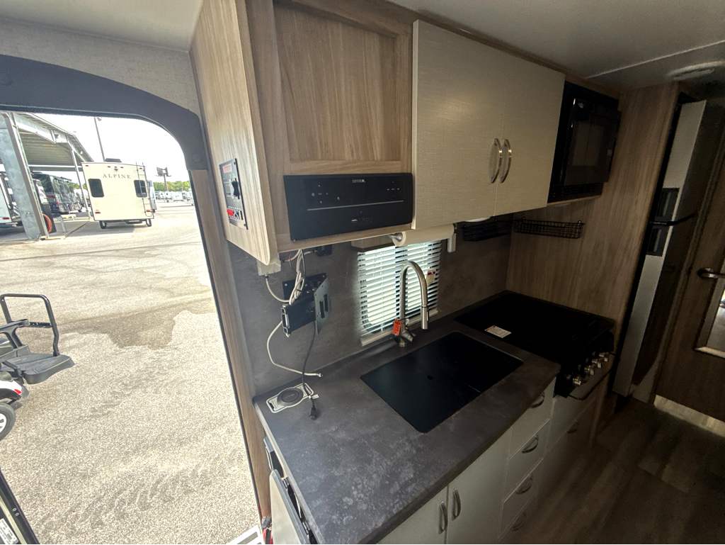 2022 WINNEBAGO MICRO MINNIE 1800BH - Image 9