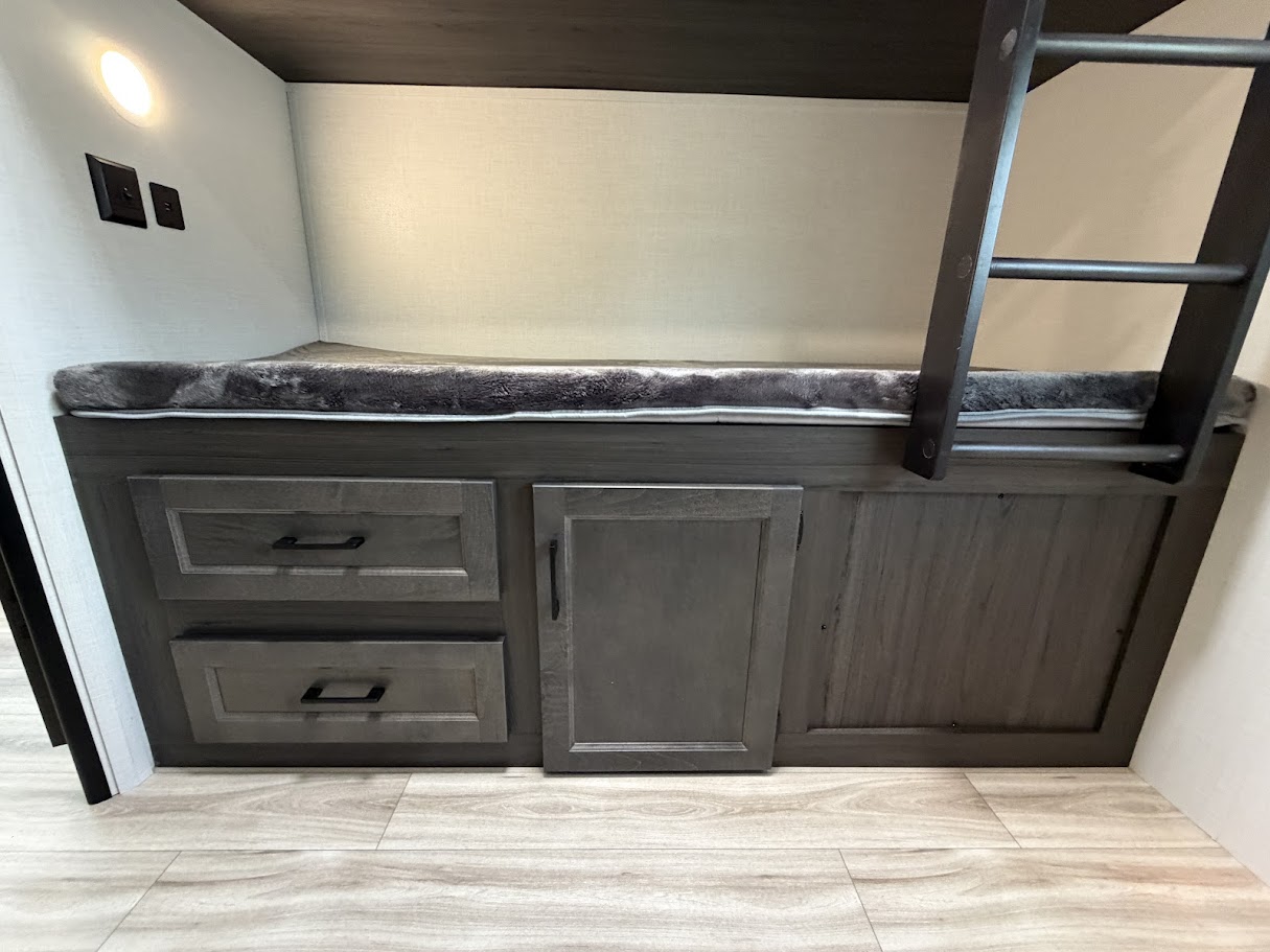 2026 VENTURE RV SPORTTREK 327VIK - Image 51