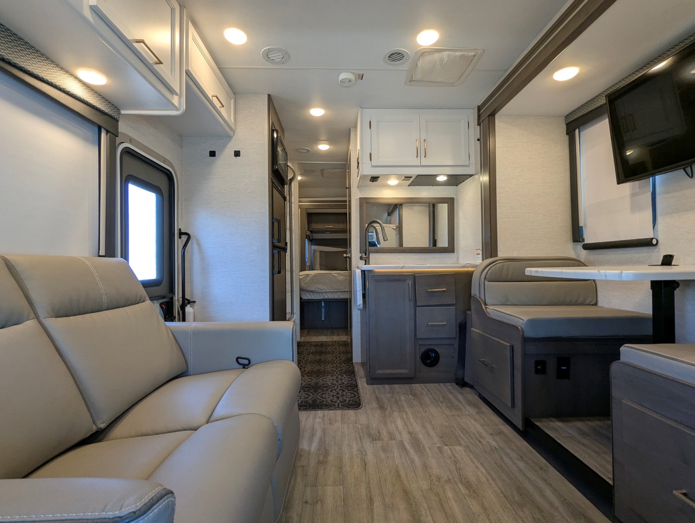 2024 Thor Motor Coach Four Winds Sprinter 24LW - Image 9