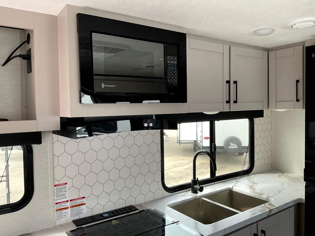 2026 JAYCO Jay Feather 29 QBH - Image 19
