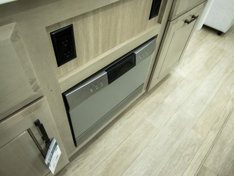 2026 Jayco Pinnacle 32RLTS - Image 8