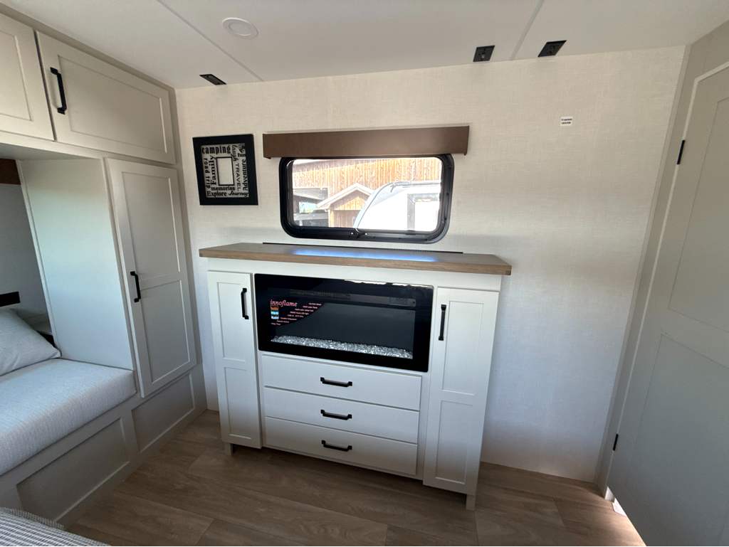 2027 VENTURE RV SPORTTREK 343VIK - Image 24