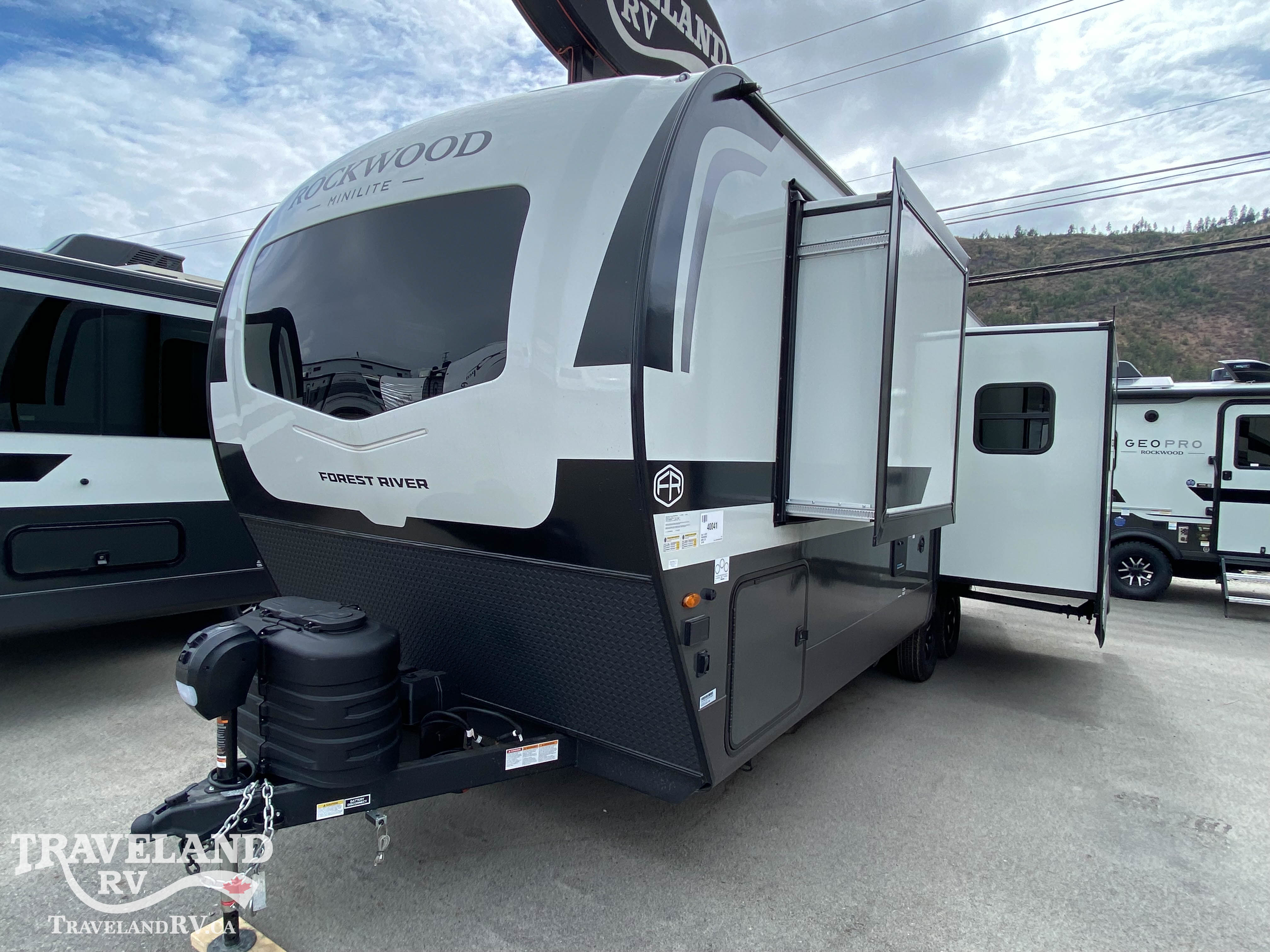 2027 Forest River Rockwood Mini Lite 2515S - Image 5