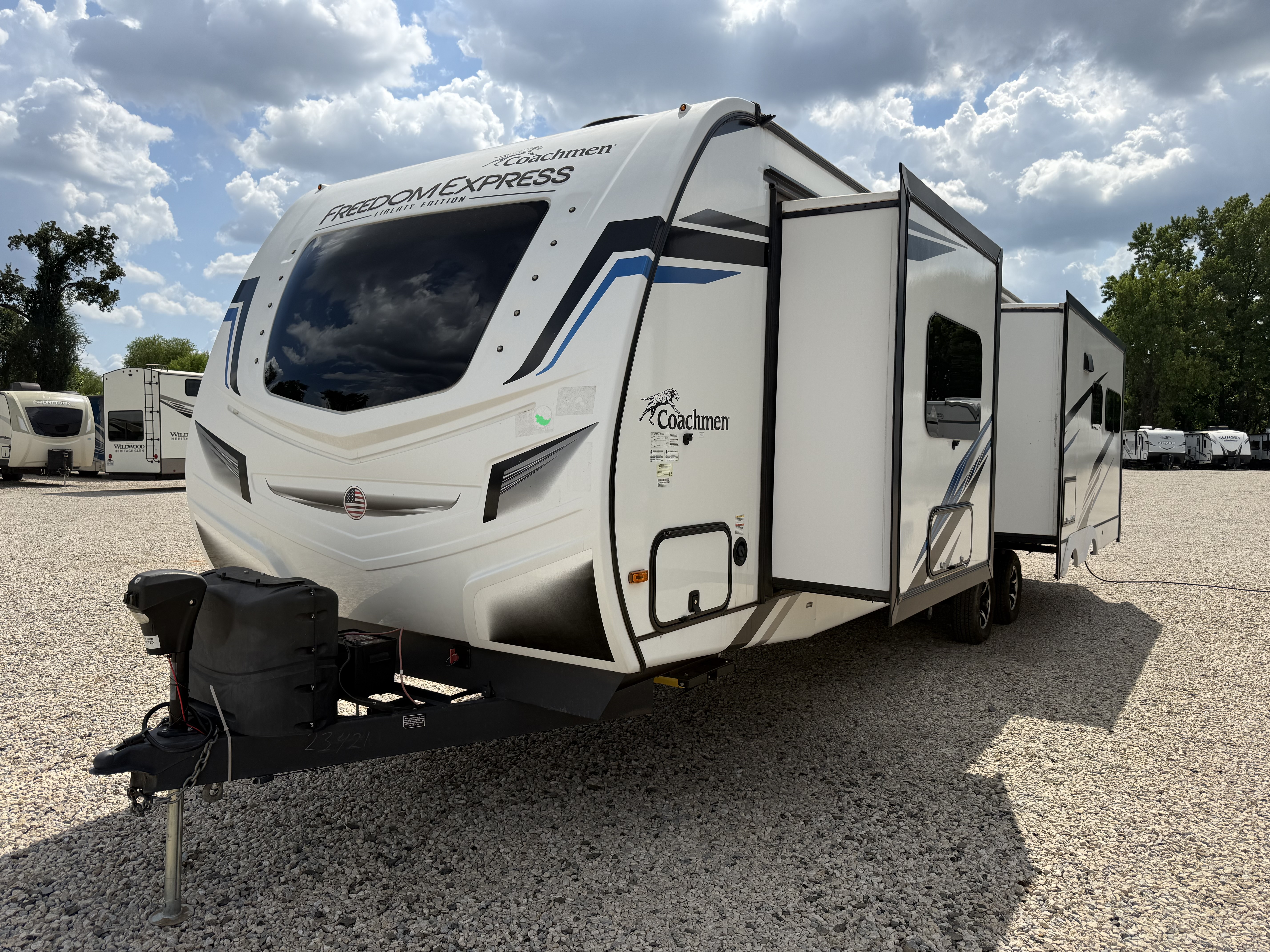 2022 Coachmen Freedom Express Liberty Edition 324RLDSLE - Image 3