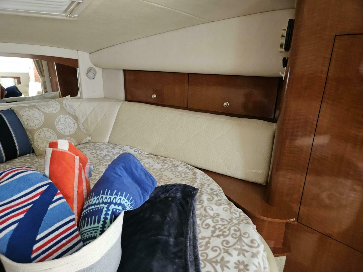 2004 Sea Ray 320 - Image 16