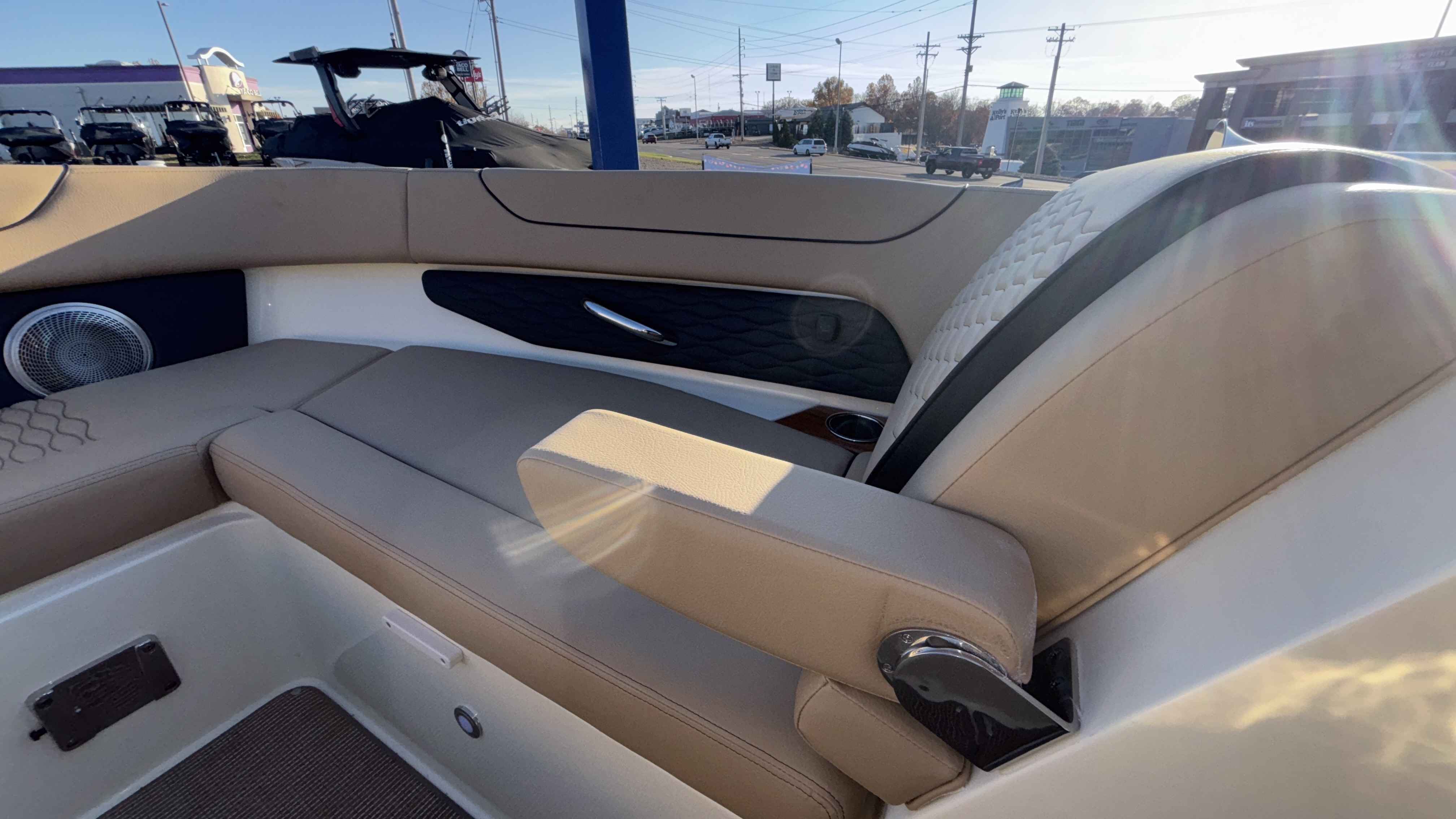 2026 Chris Craft SPORTSTER 28 Sterndrive - Image 47