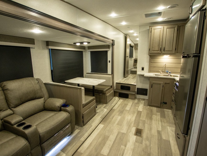 2023 Coachmen Chaparral Lite 25RE - Image 5