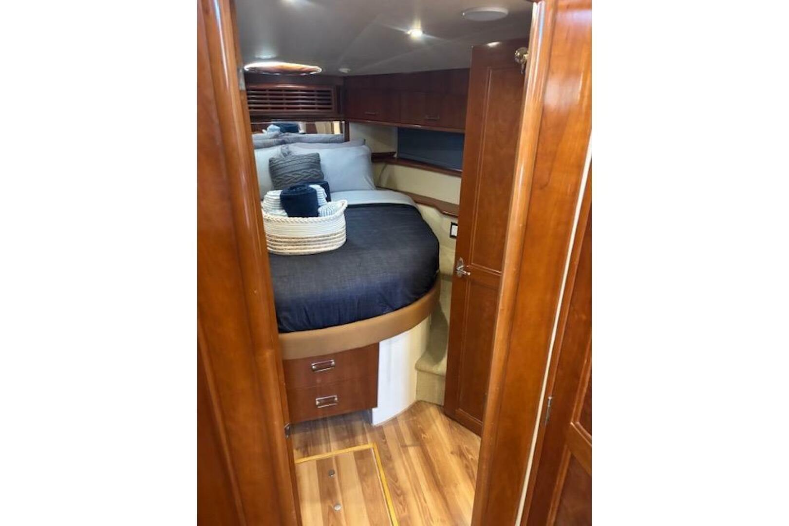 2004 Carver 466 Motor Yacht - Image 65