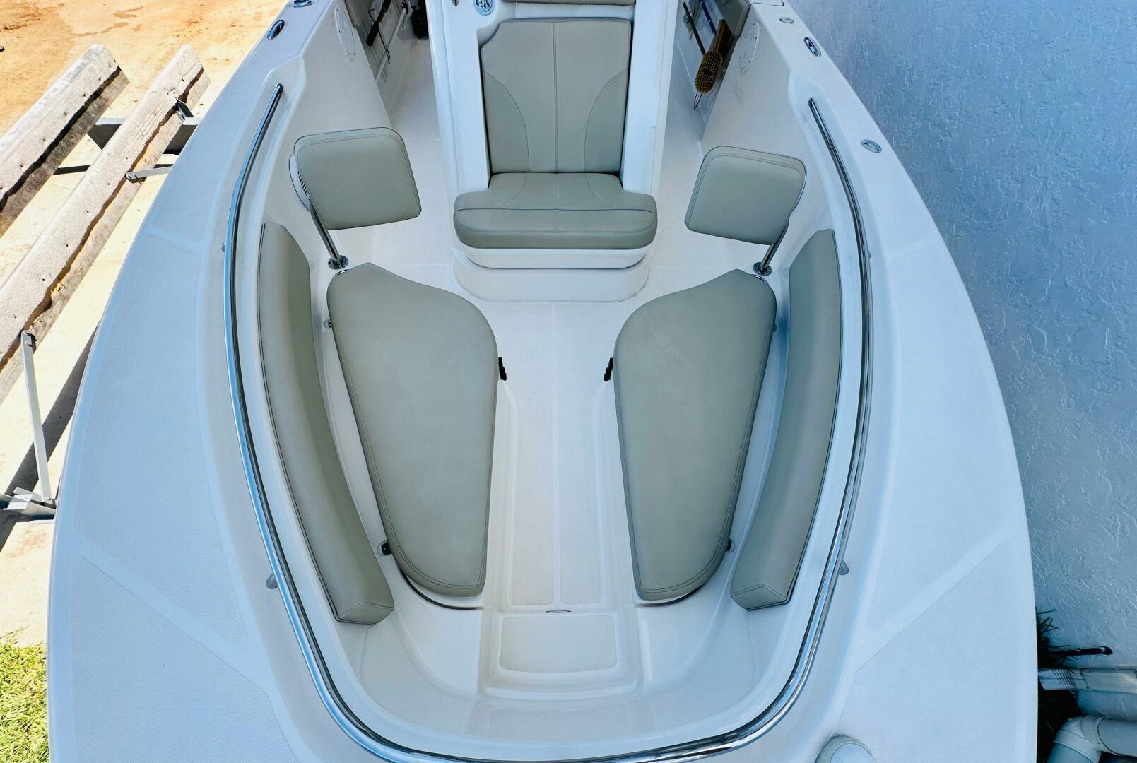 2016 PURSUIT C 238 Center Console Base - Image 21
