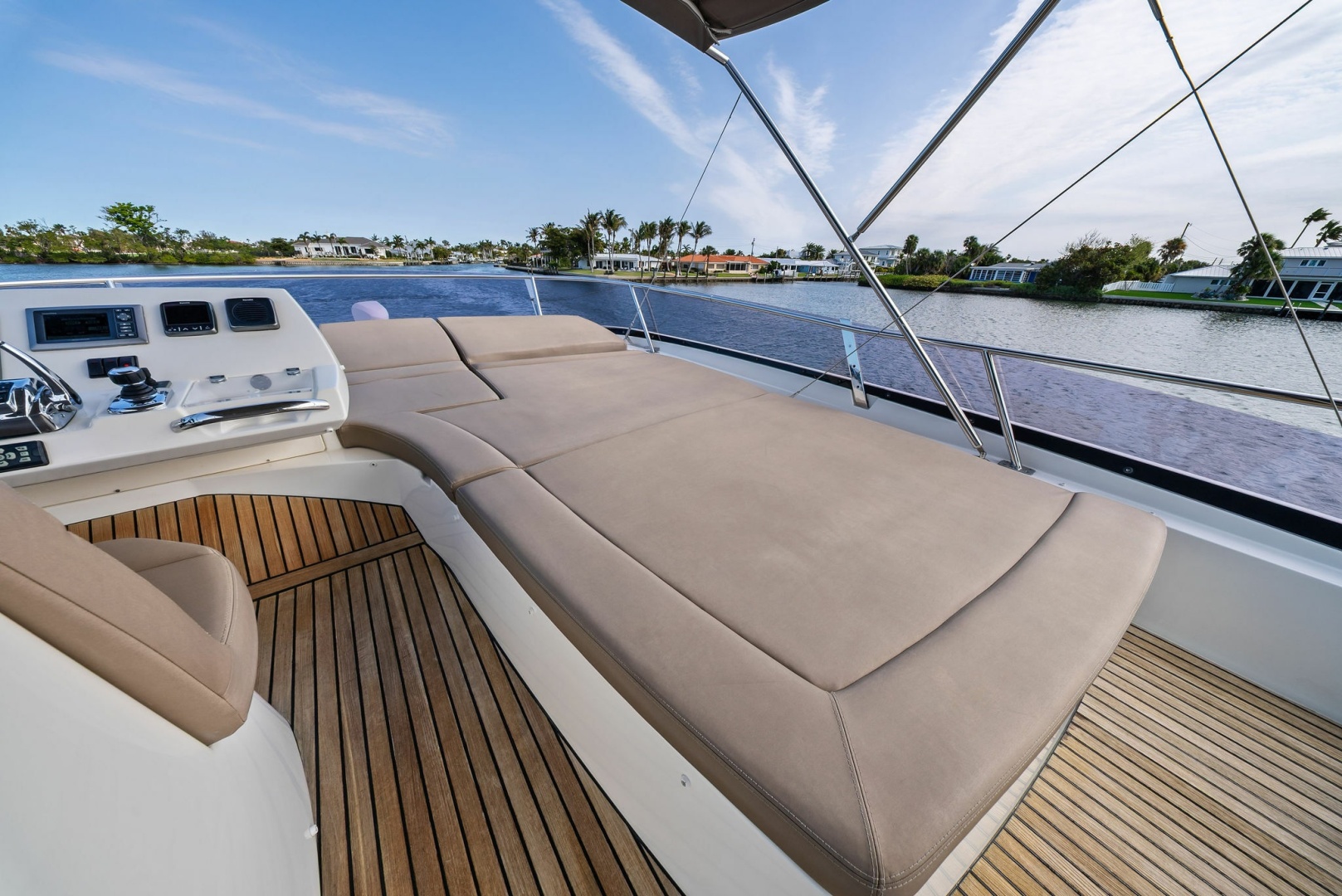 2015 Prestige 550 Base - Image 17