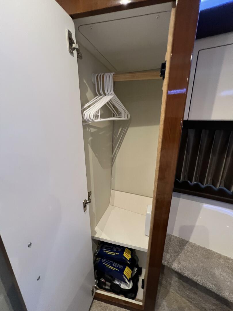 2016 Carver C34 Command Bridge - Image 24