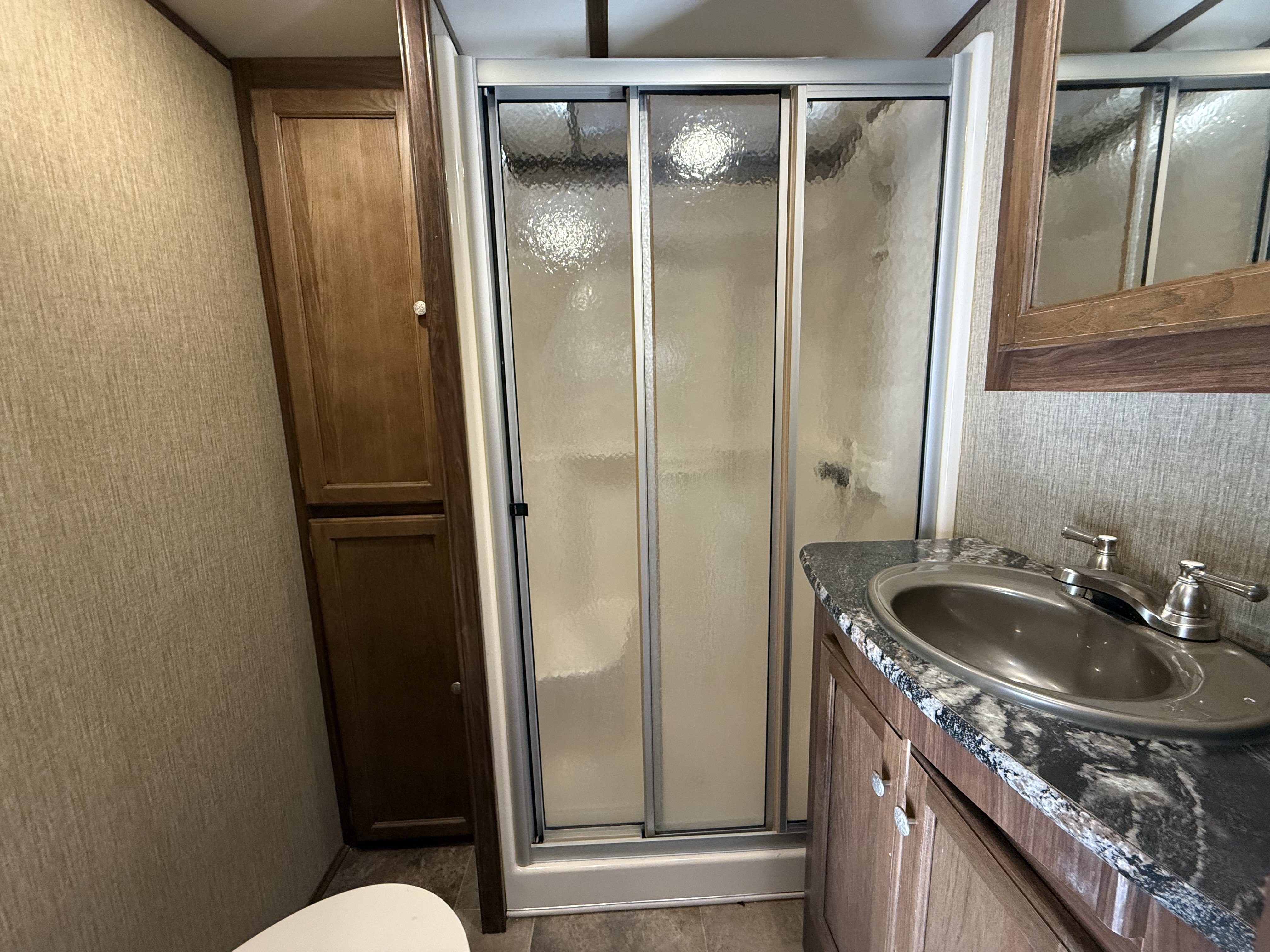 2017 Keystone Sprinter Wide Body 298FWRLS - Image 15