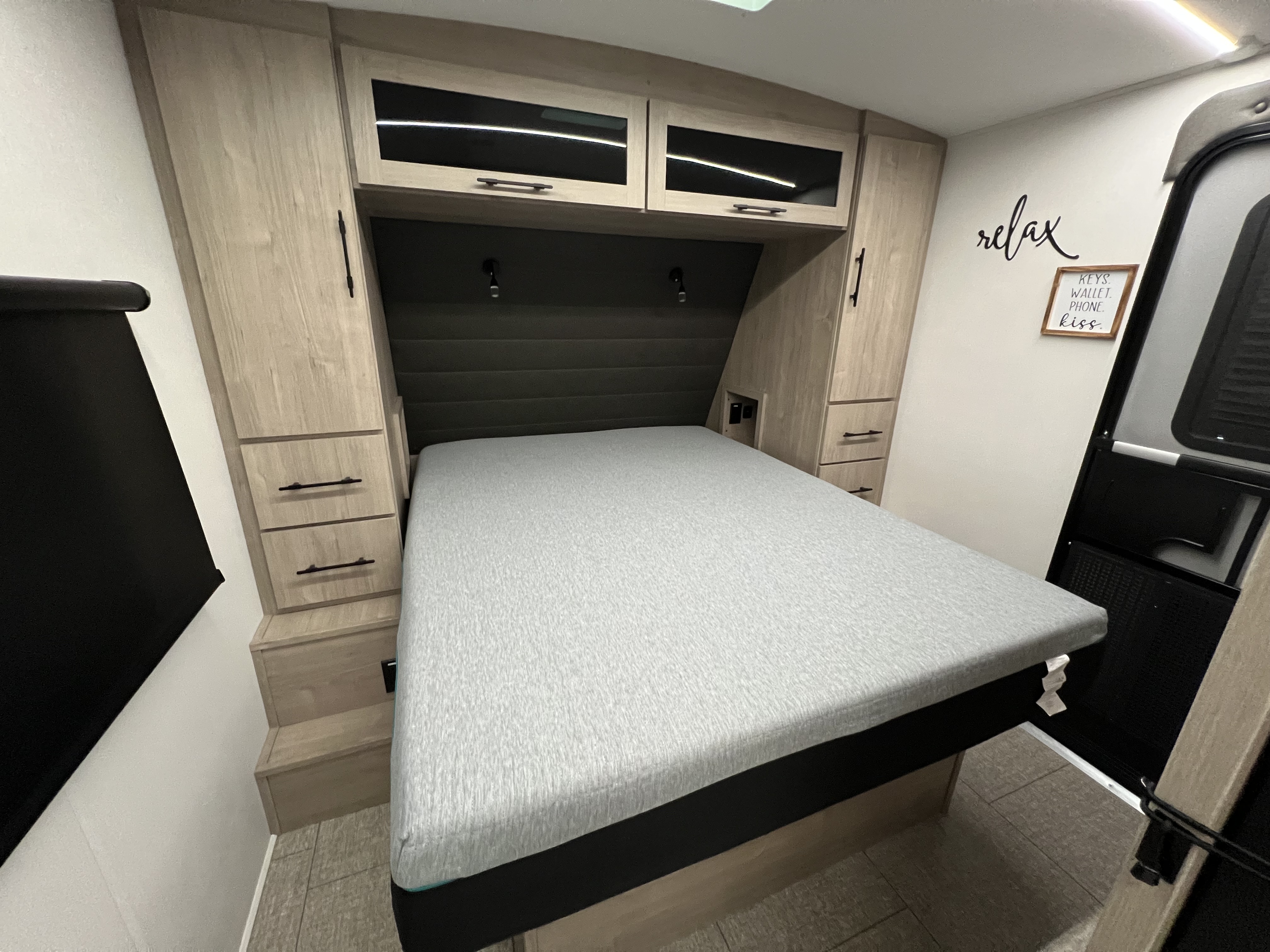 2025 Grand Design Imagine 2470BH - Image 17