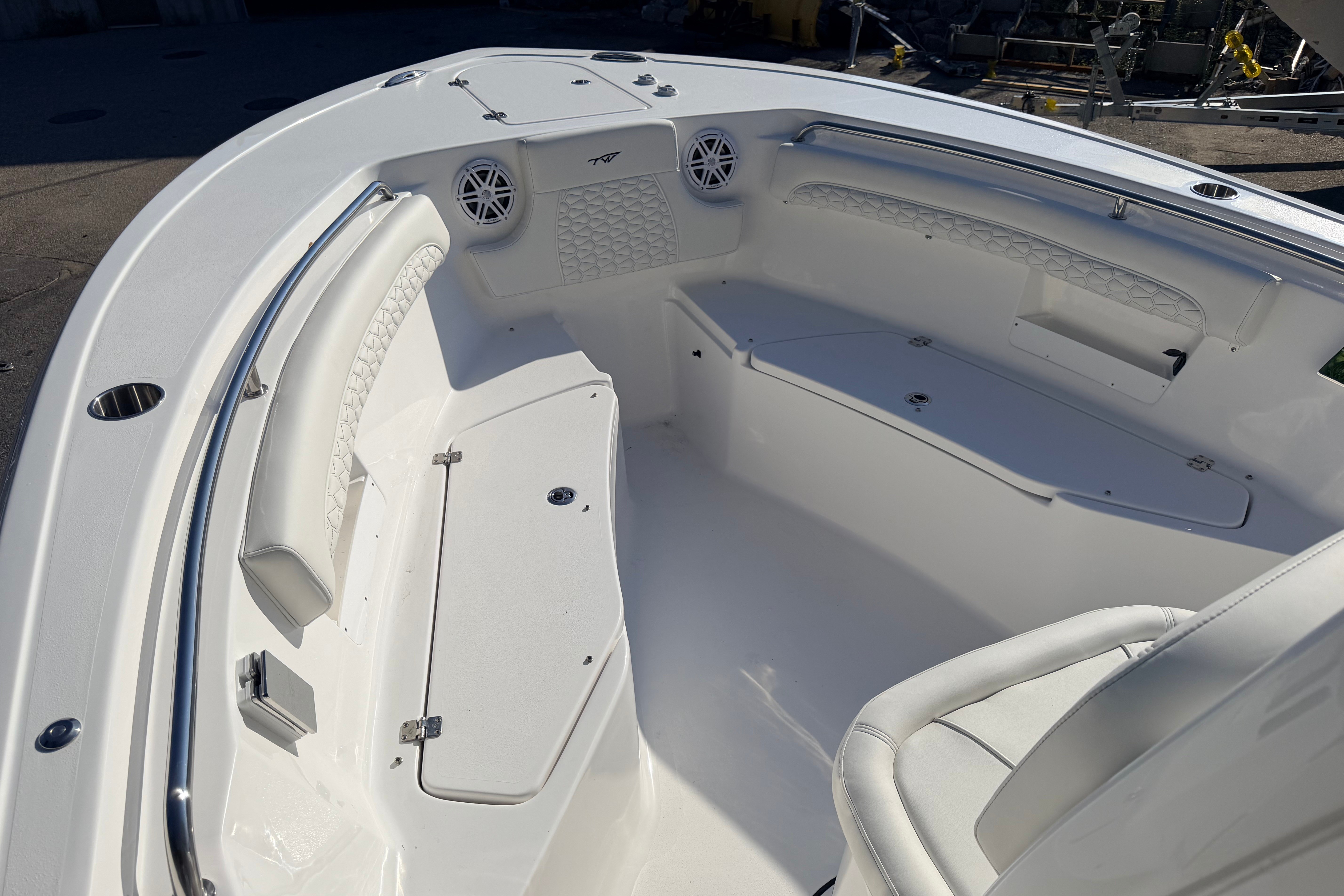 2027 Tidewater 232 LXF Standard - Image 17