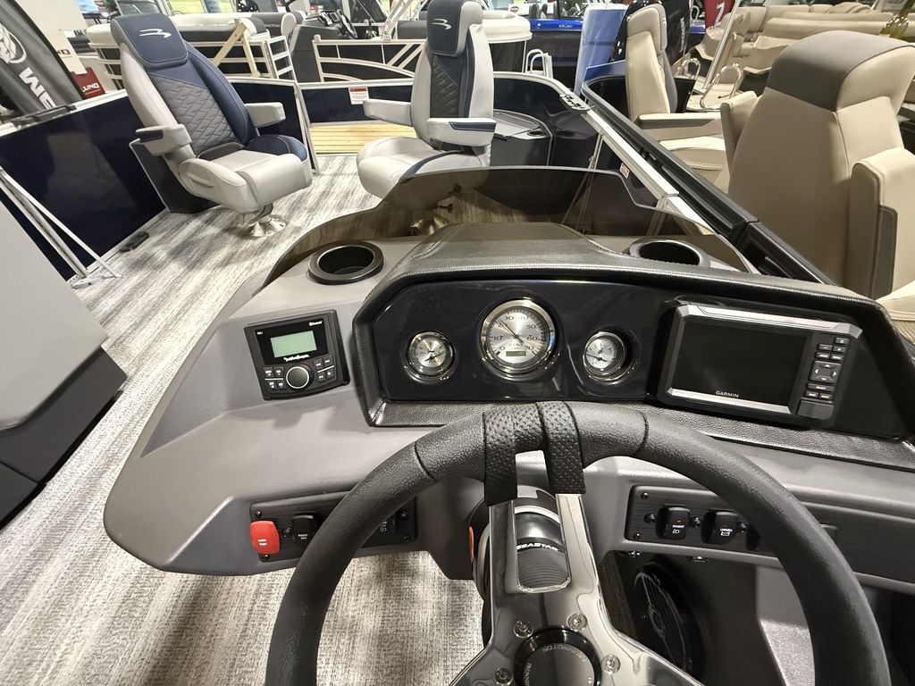 2026 Bennington 22SF TriToon Pontoon - Image 16