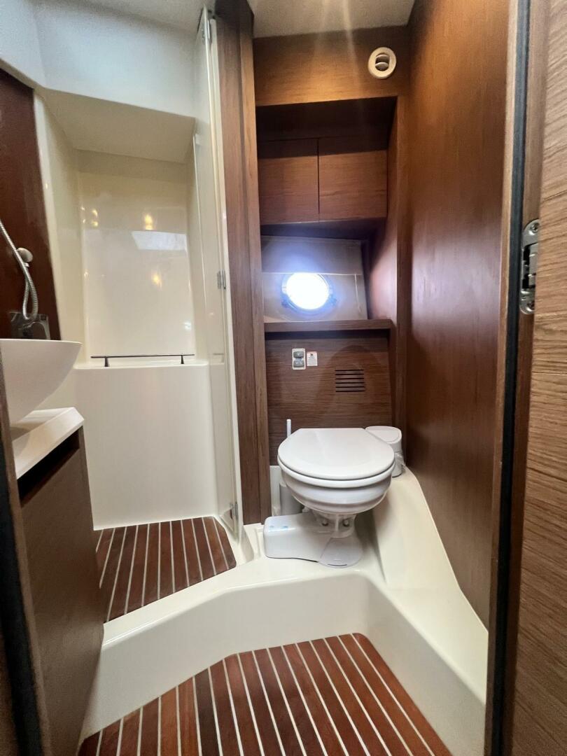 2017 Beneteau Monte Carlo 4 - Image 31