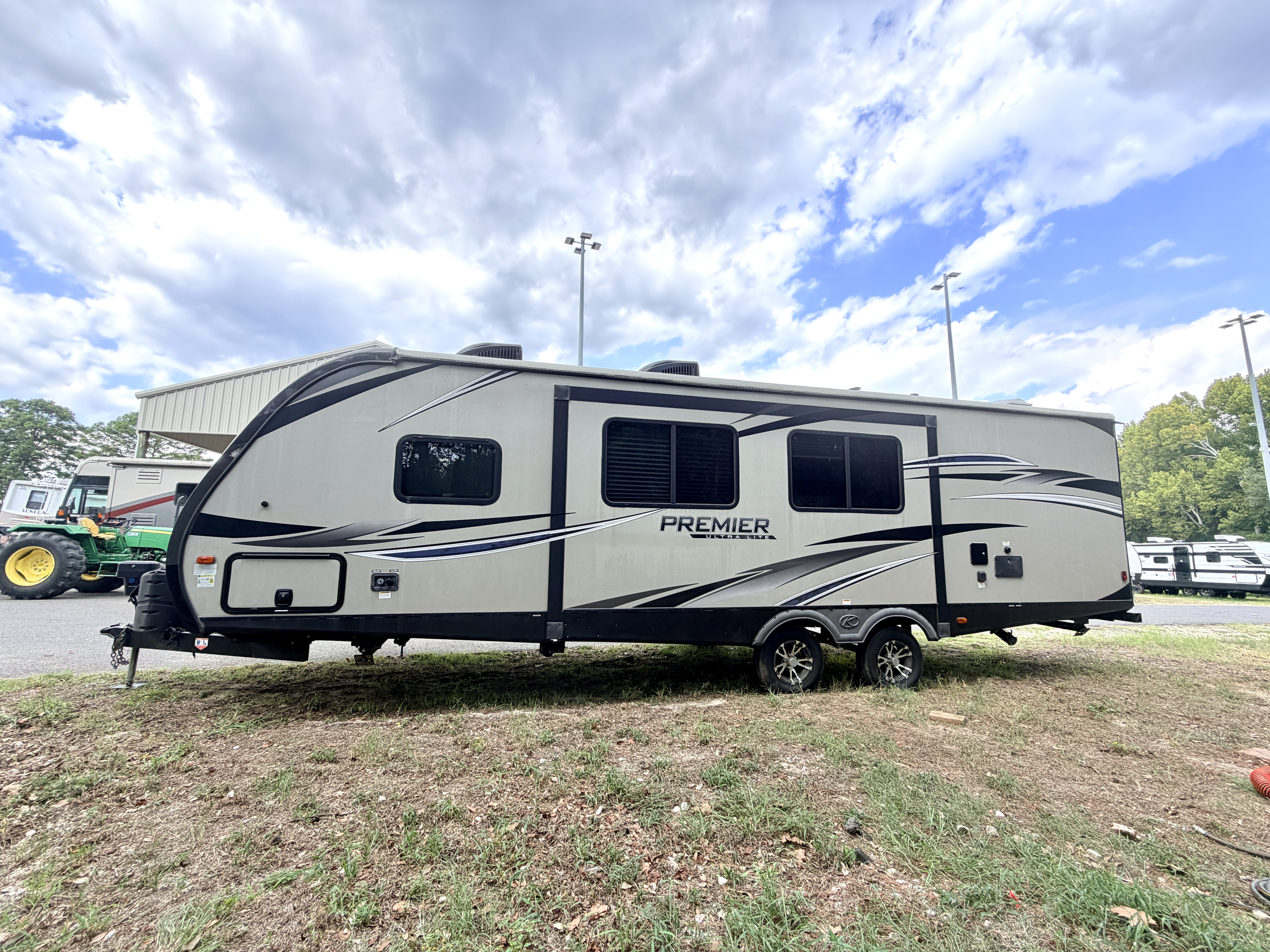 2019 Keystone PREMIER 298BHPR - Image 3