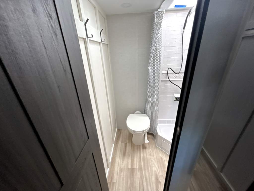 2026 VENTURE RV SPORTTREK STINGER 222VUD - Image 24