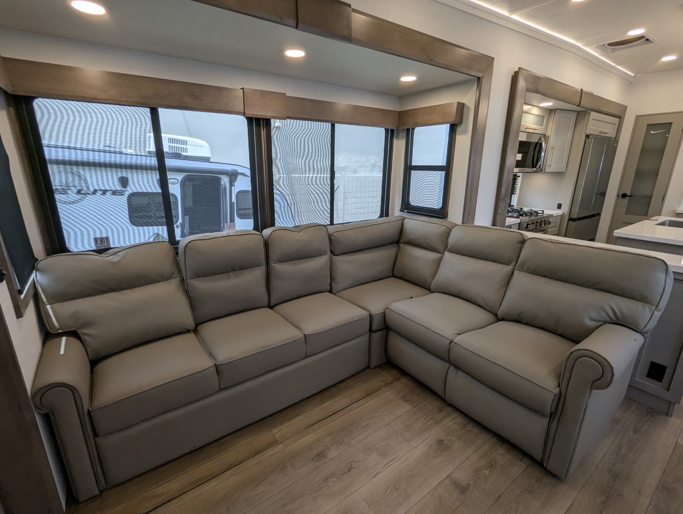 2025 Alliance RV Paradigm 375RD - Image 31