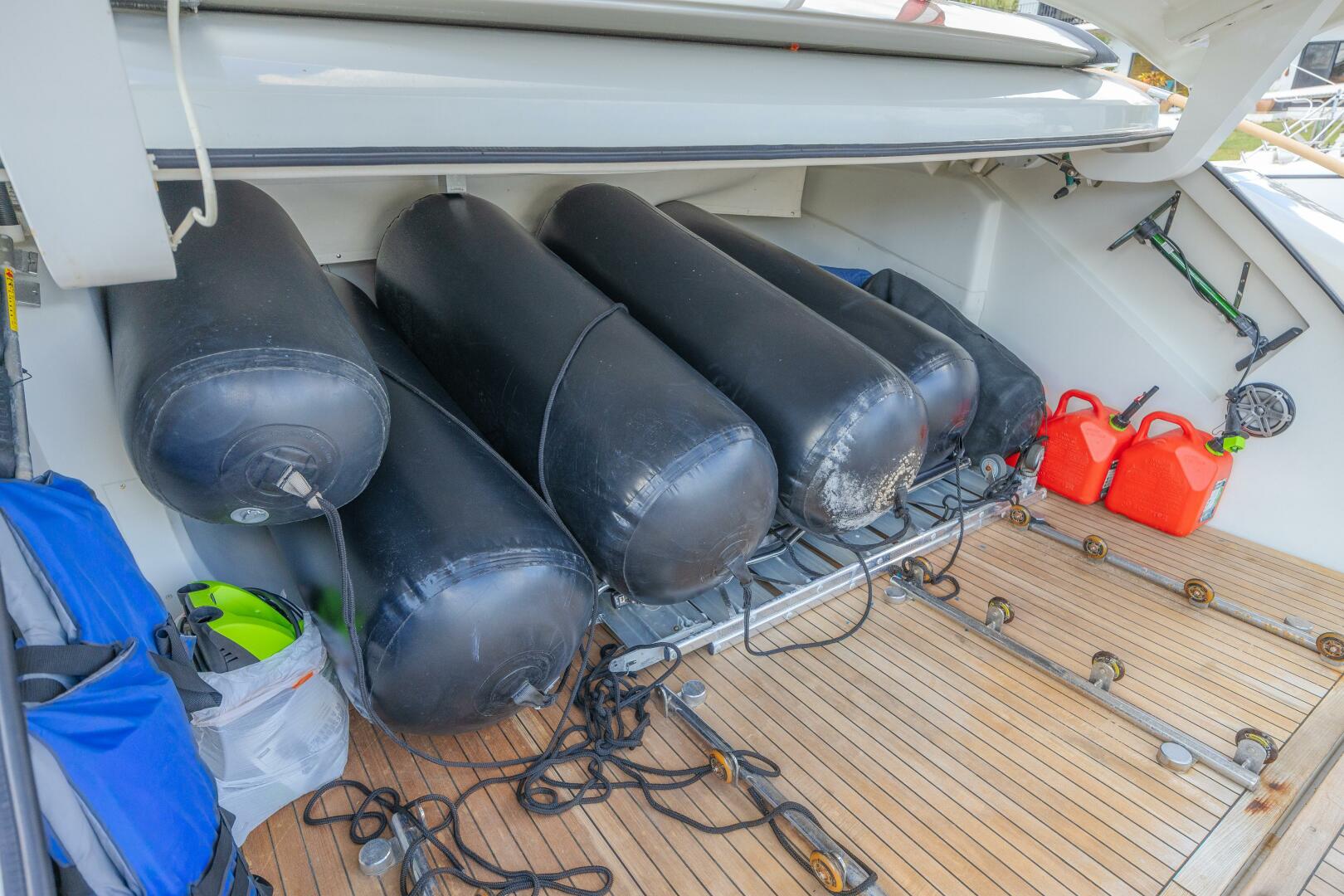 2010 Lazzara Yachts LSX 92 - Image 57
