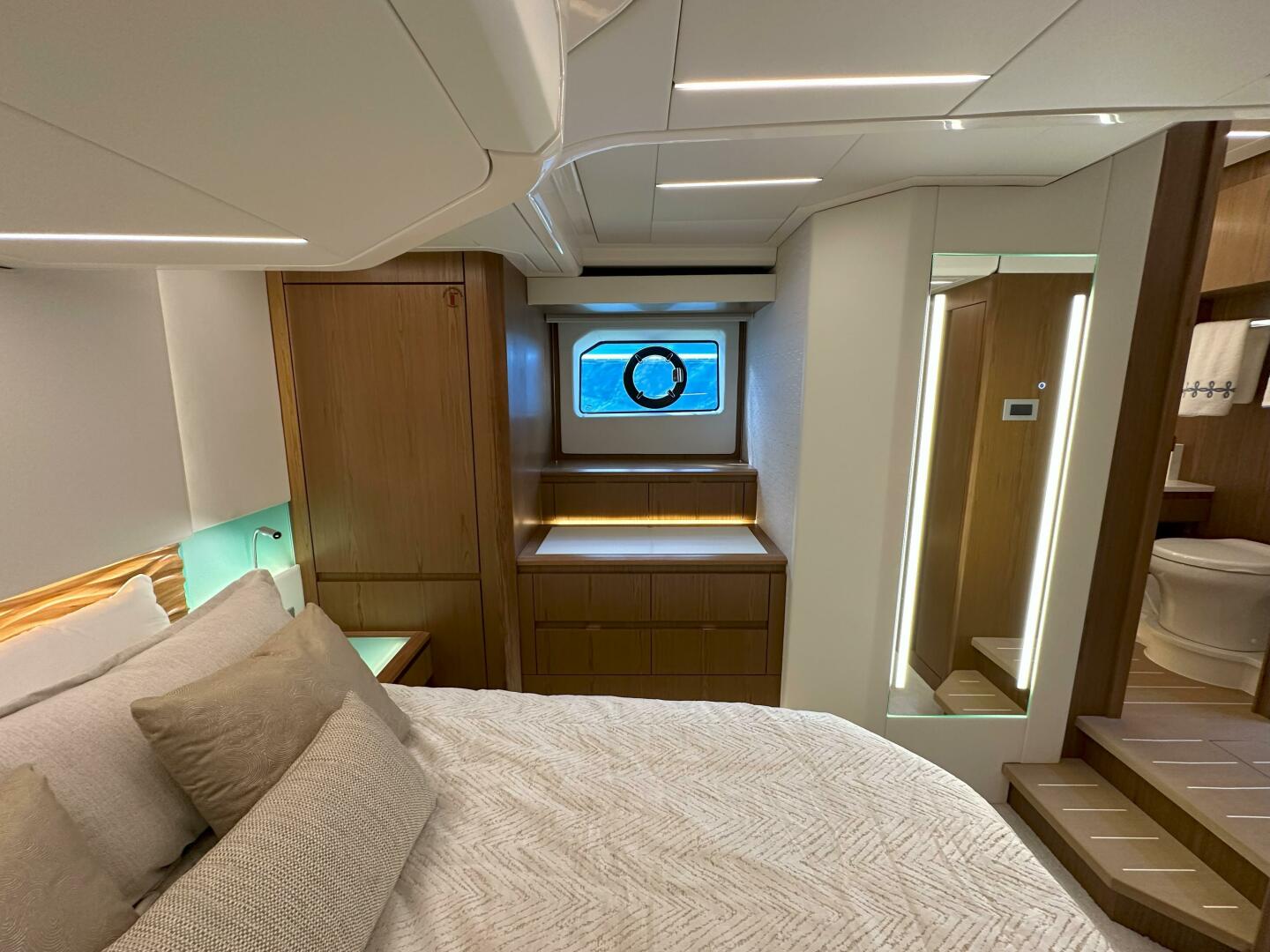 2025 Tiara Yachts EX 60 - Image 12