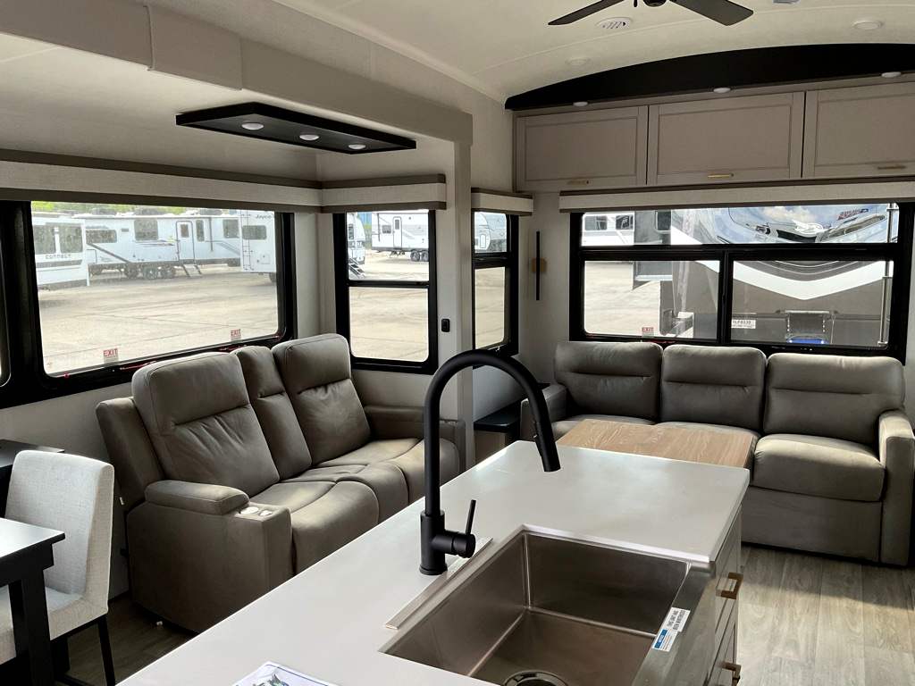 2027 JAYCO NORTH POINT 361RLBH - Image 9