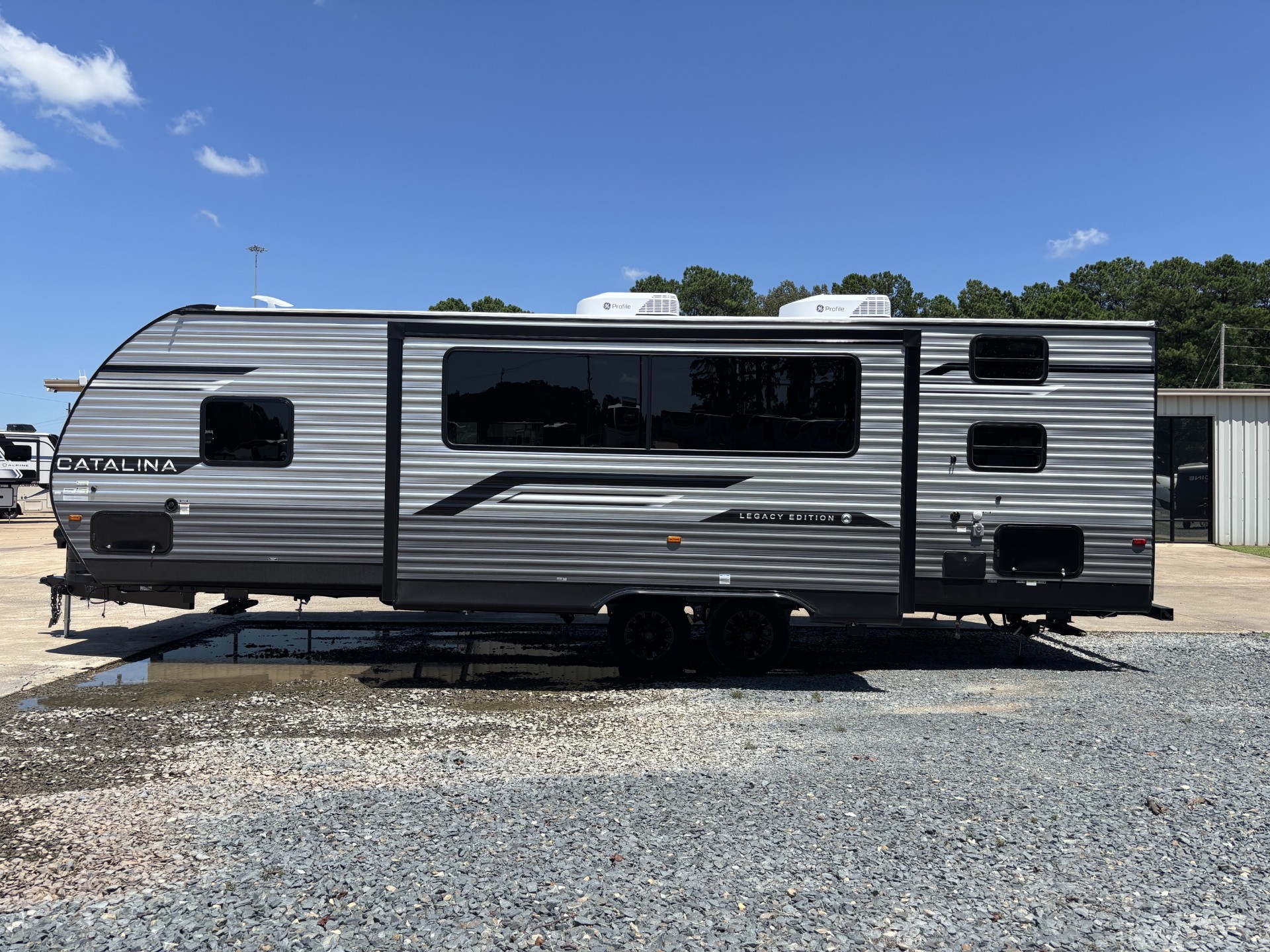 2027 Coachmen Catalina Legacy Edition 273DBHCK - Image 4