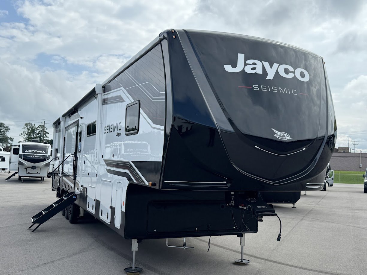 2026 JAYCO SEISMIC 413 - Image 1