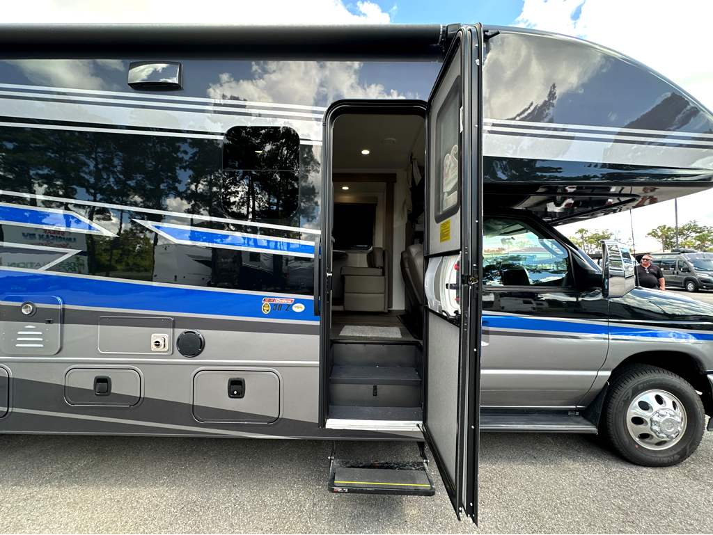 2027 ENTEGRA COACH ODYSSEY 30Z - Image 7