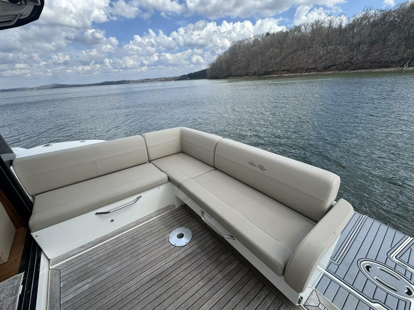 2015 Sea Ray - Image 5