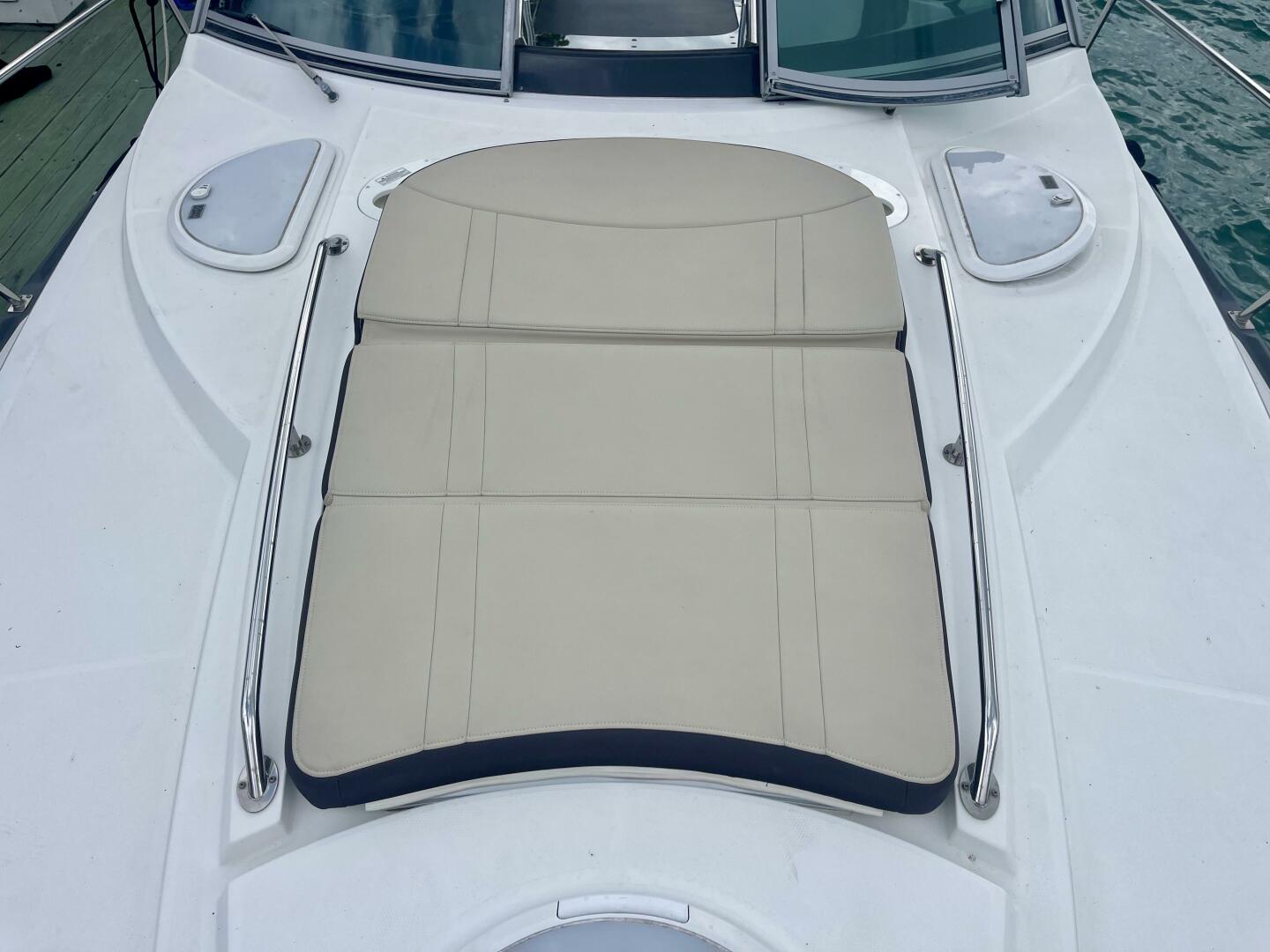2016 Monterey 335 Sport Yacht - Image 12