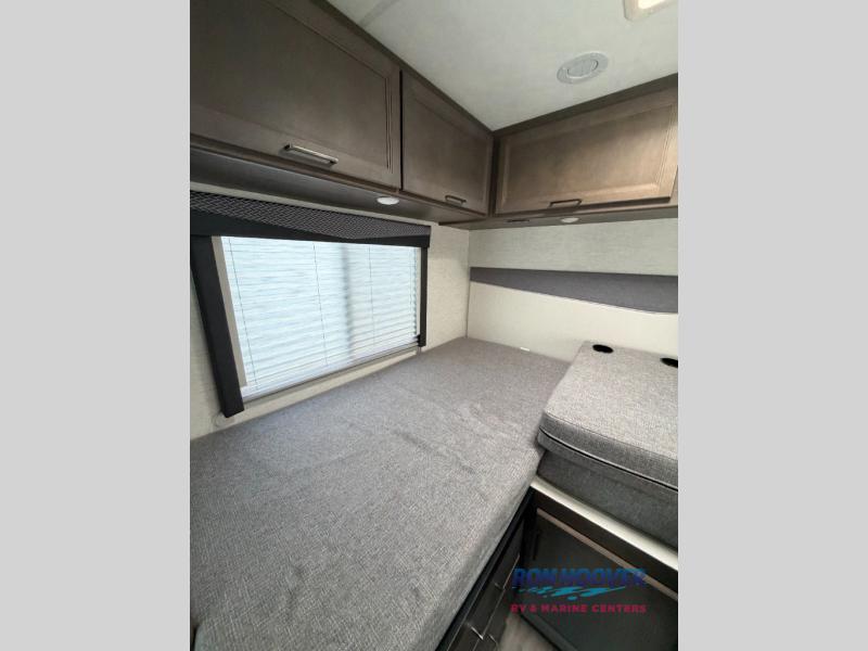 2025 THOR MOTOR COACH 25V - Image 14