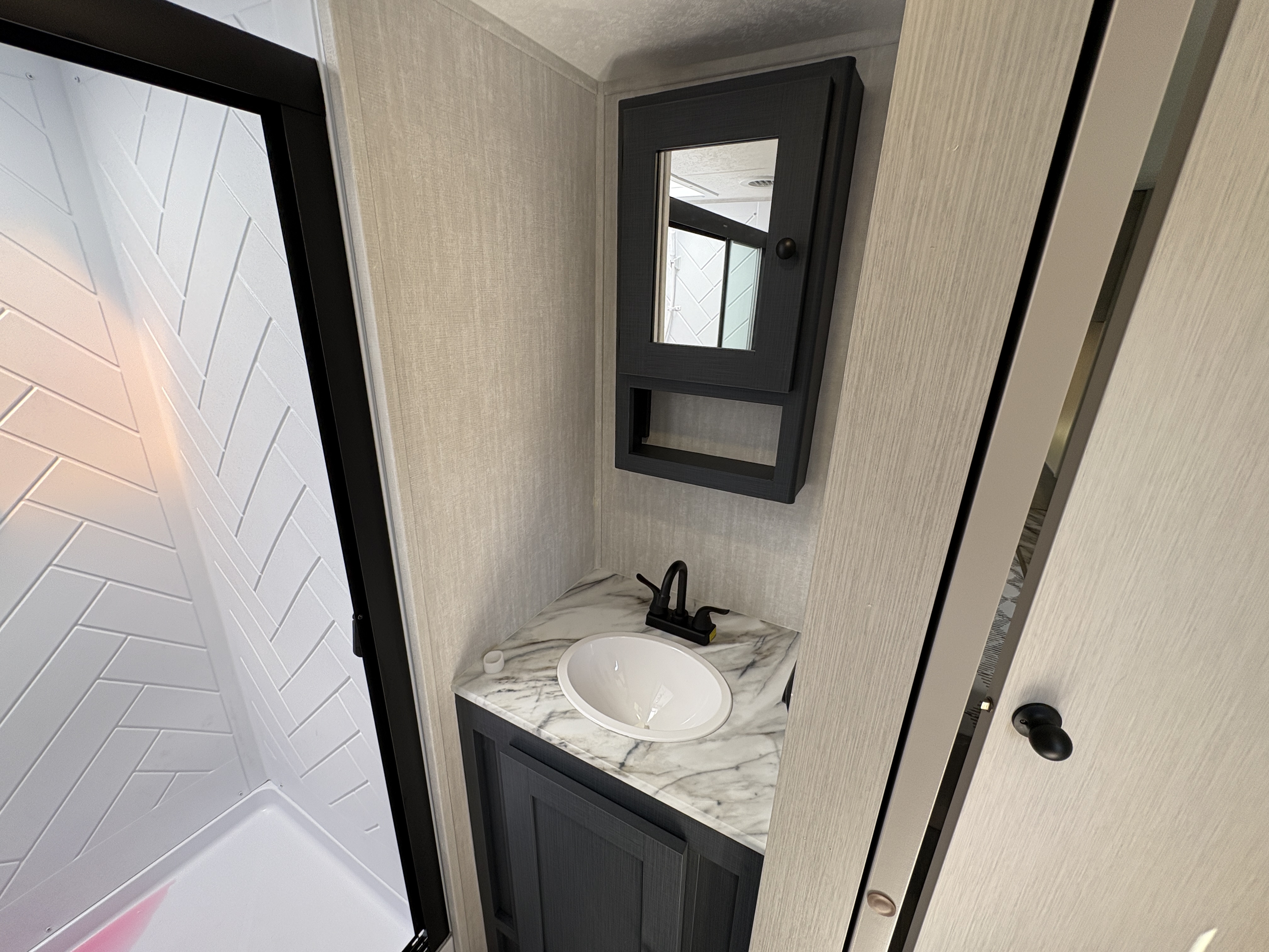 2025 Coachmen Apex Ultra-Lite