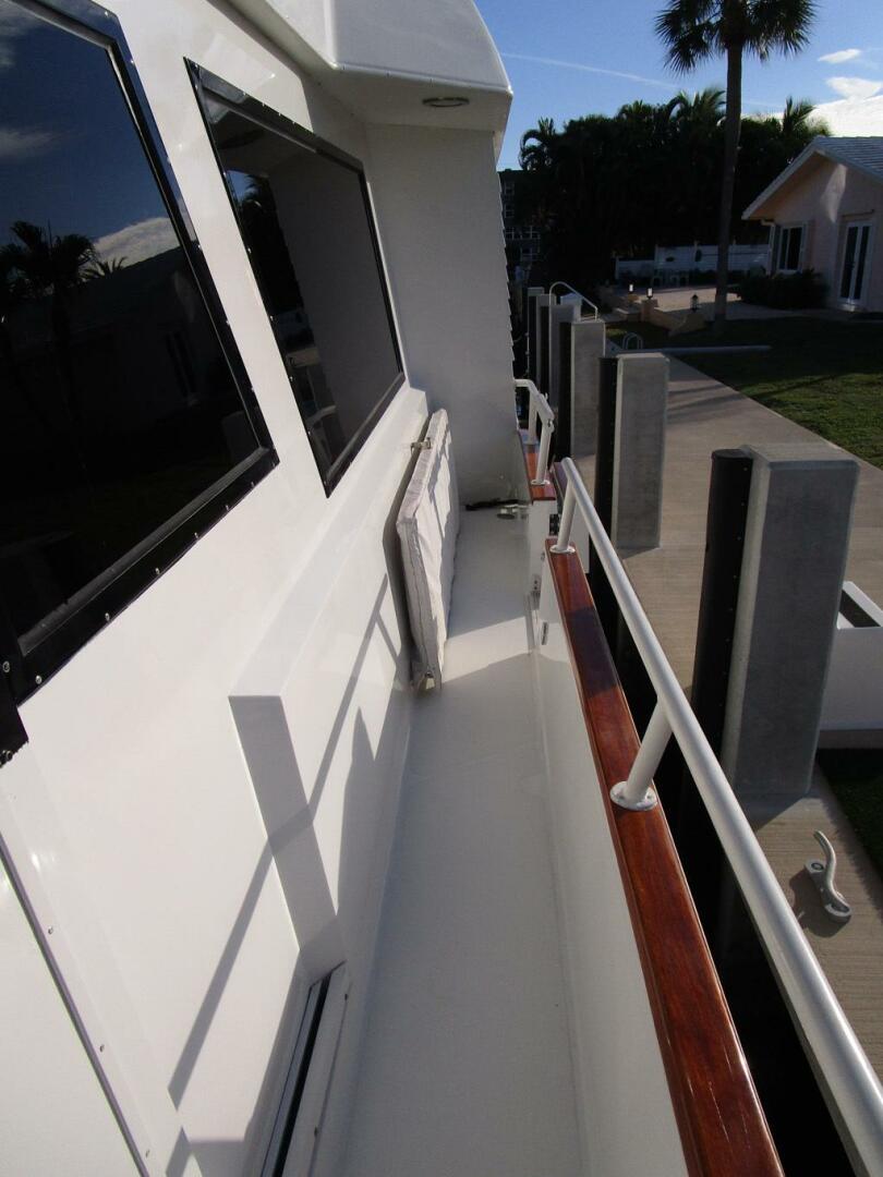 1990 Viking Cockpit Motor Yacht - Image 41