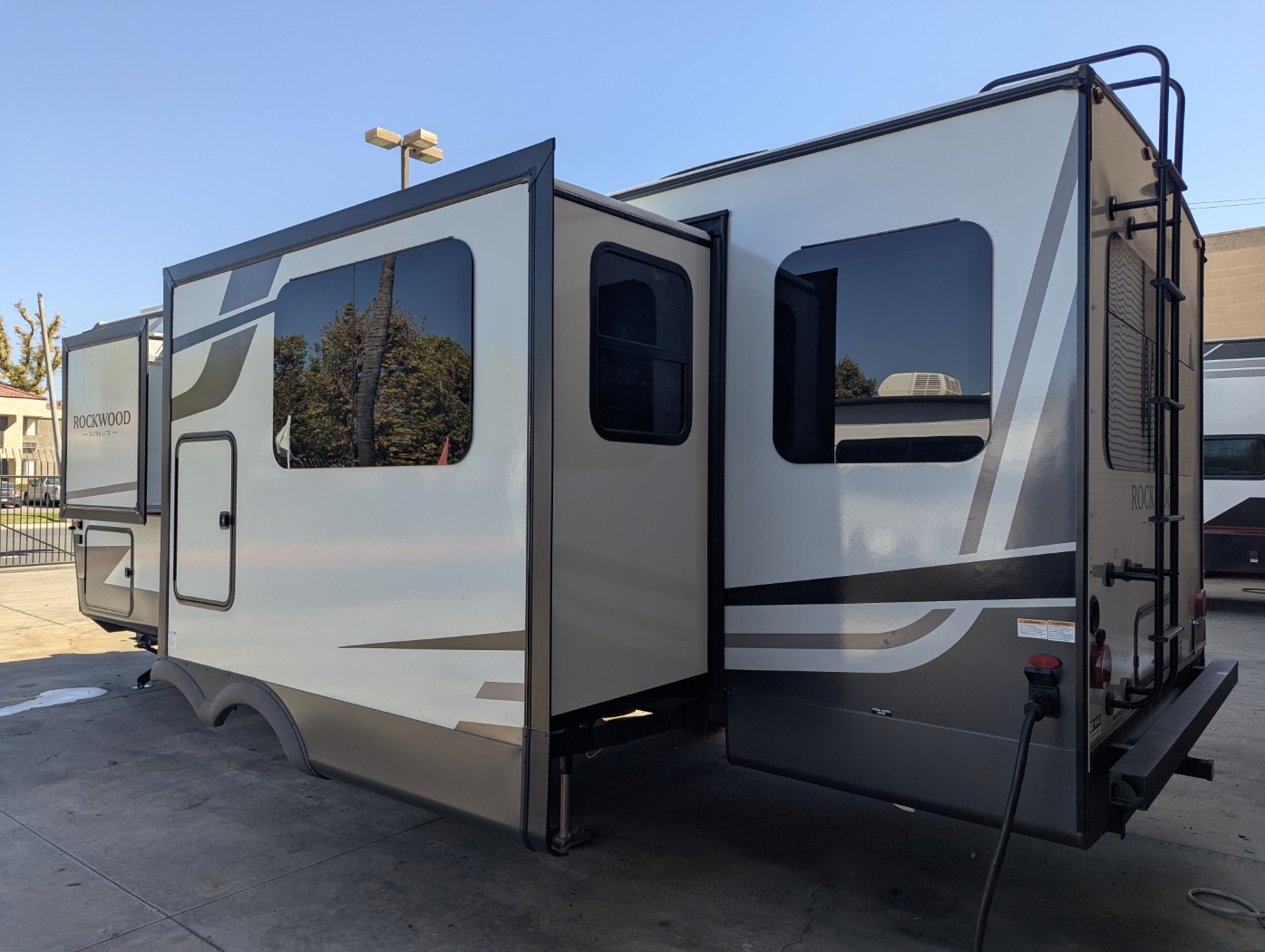 2027 Forest River Rockwood Ultra Lite 2618RD - Image 9