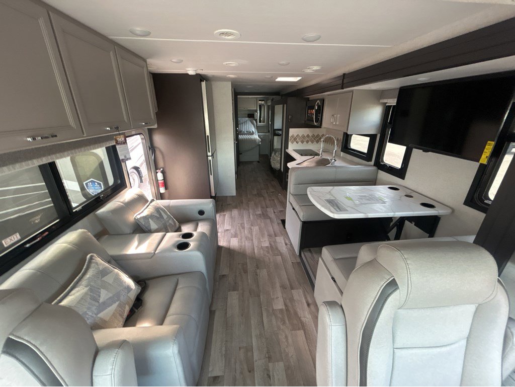 2026 THOR MOTOR COACH PALAZZO 33.5 - Image 8