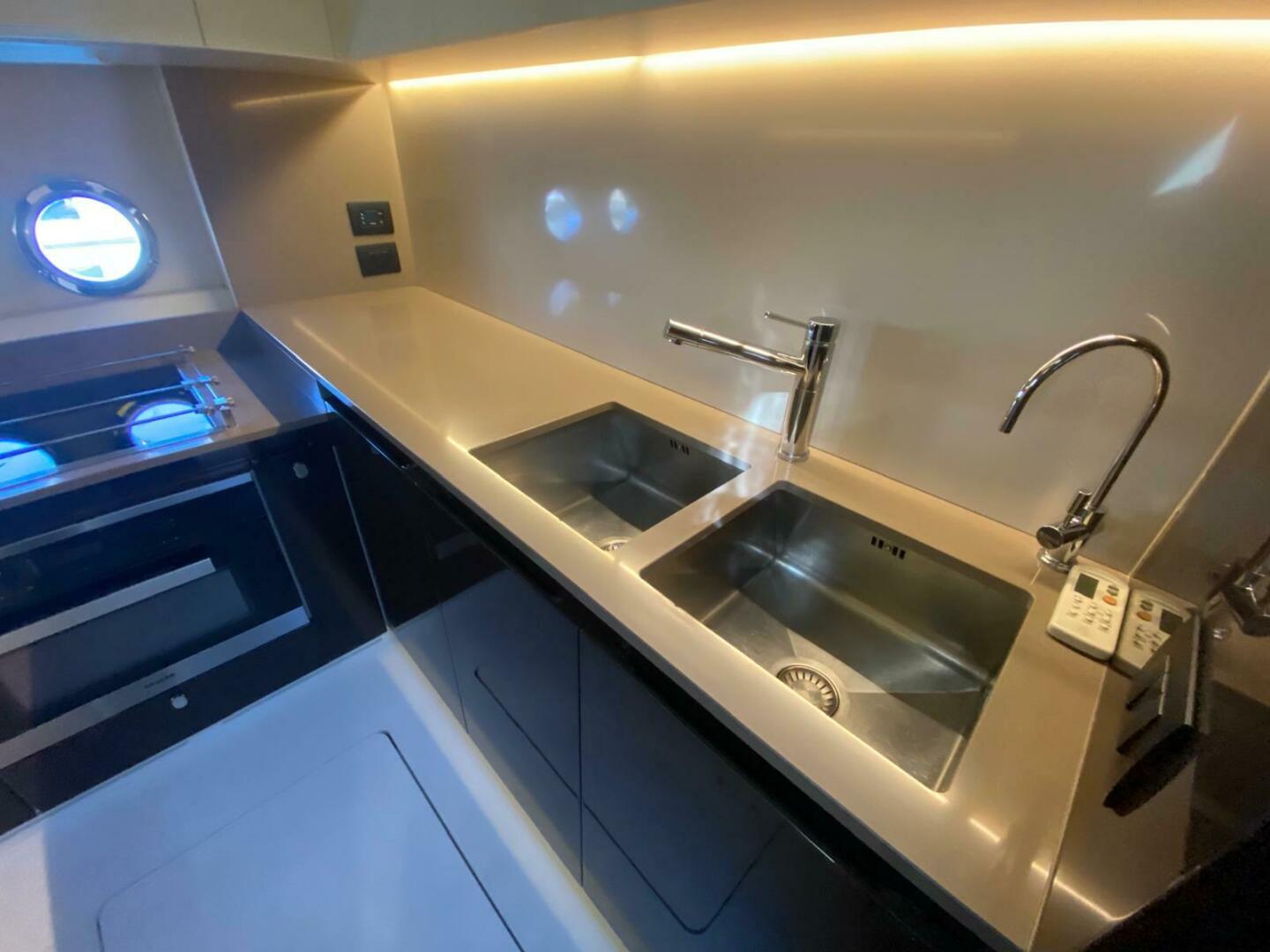 2016 Azimut 77S - Image 37
