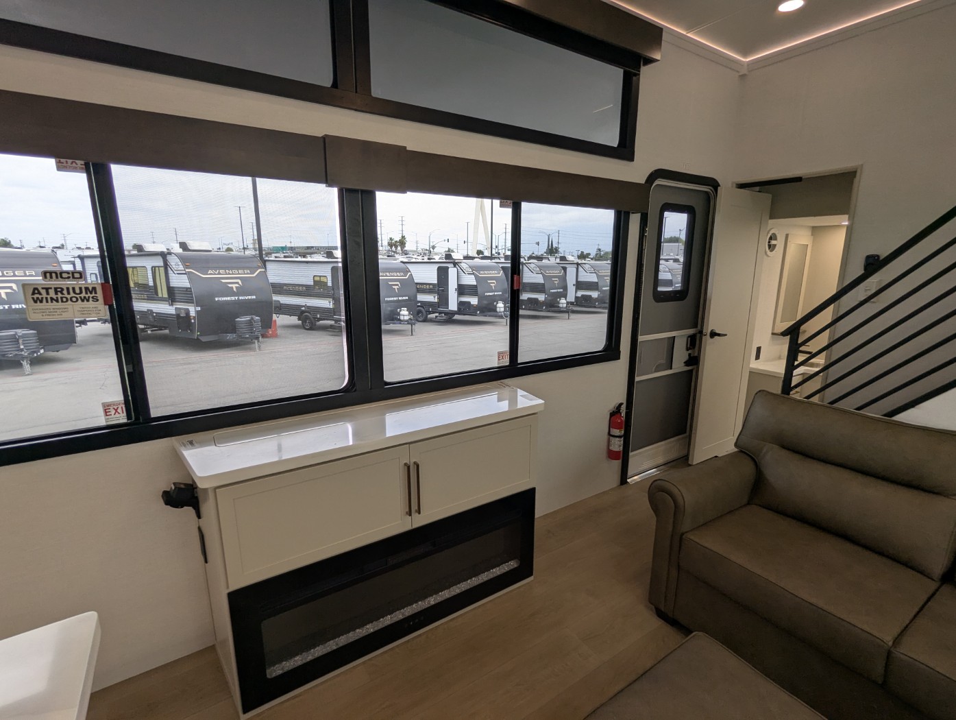 2027 Alliance RV Benchmark 44LFT - Image 23