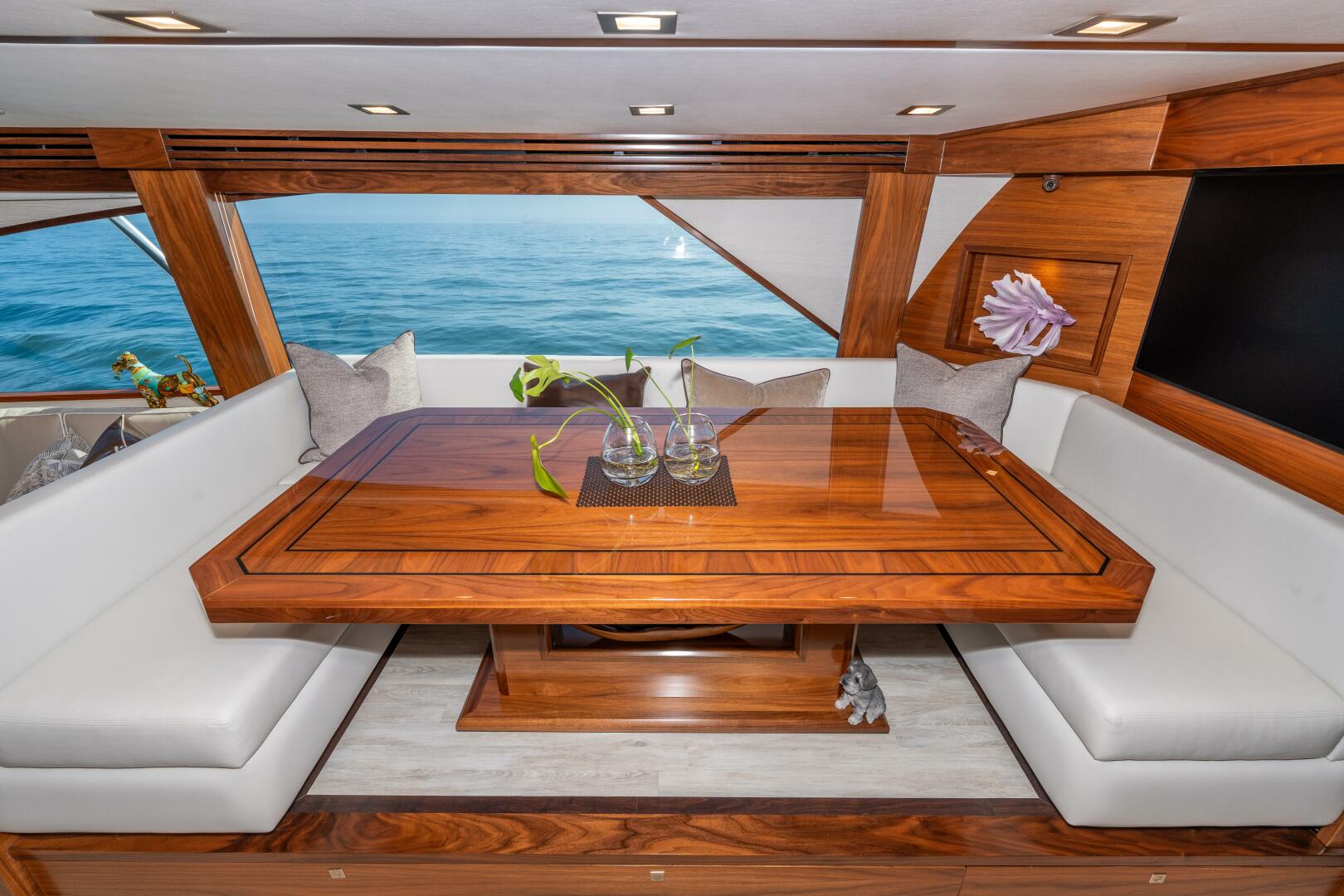 2025 Viking 90 Convertible - Image 23